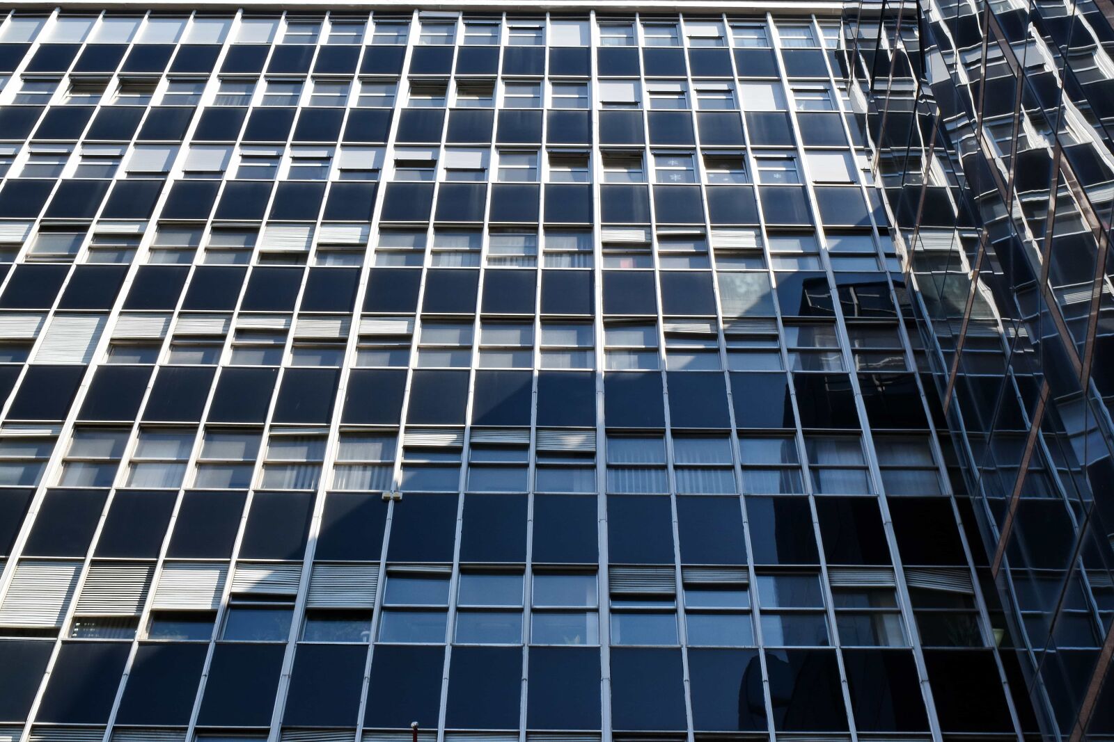 Nikon D5500 sample photo. City, architecture, window, reflection photography