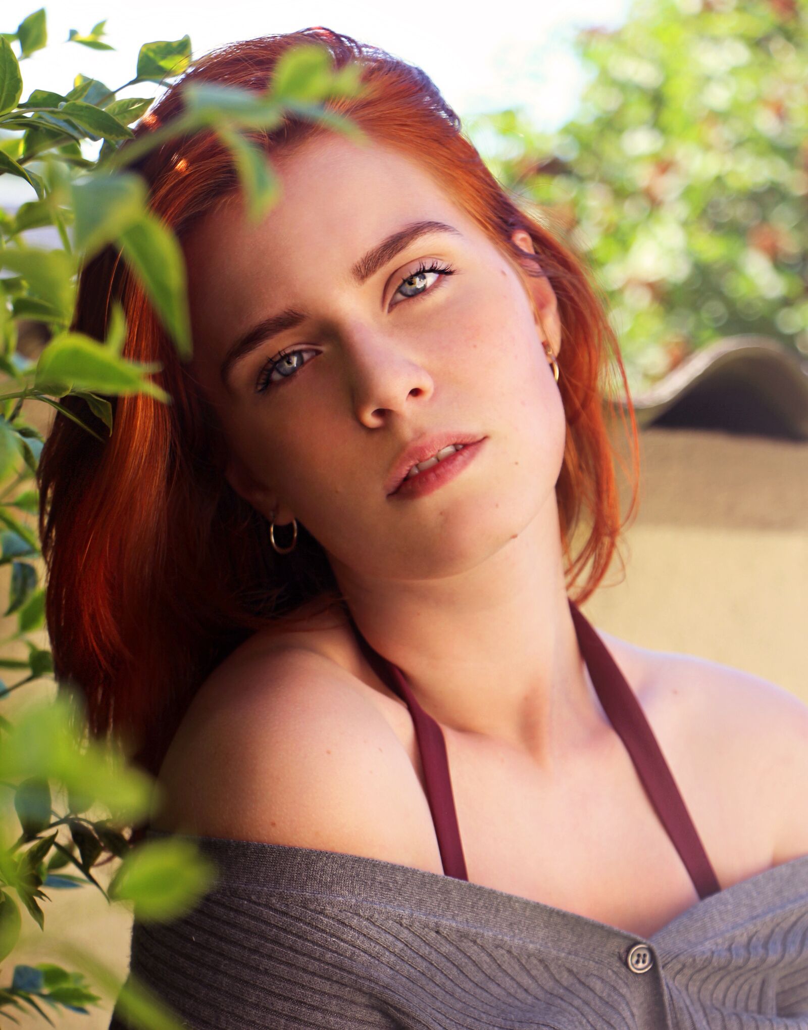 Canon EOS 700D (EOS Rebel T5i / EOS Kiss X7i) sample photo. Woman, leaves, blue eyes photography