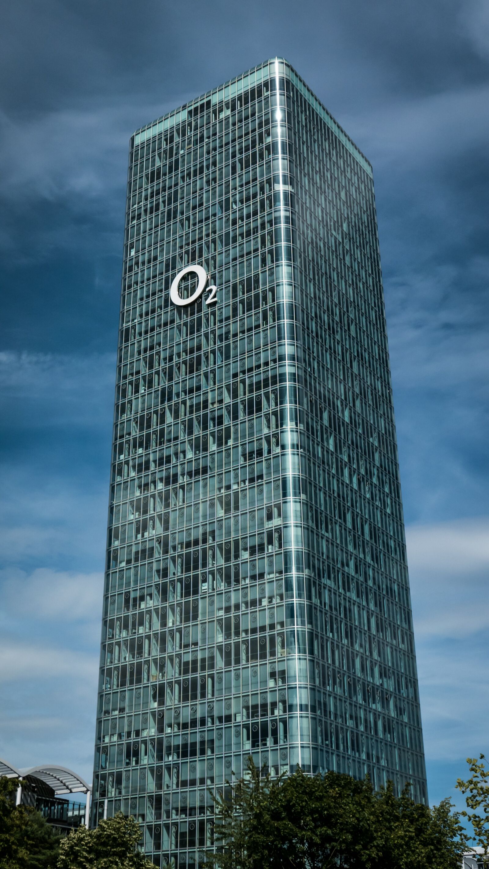 Panasonic Lumix DMC-LX100 sample photo. Hochhaus uptown m nchen photography
