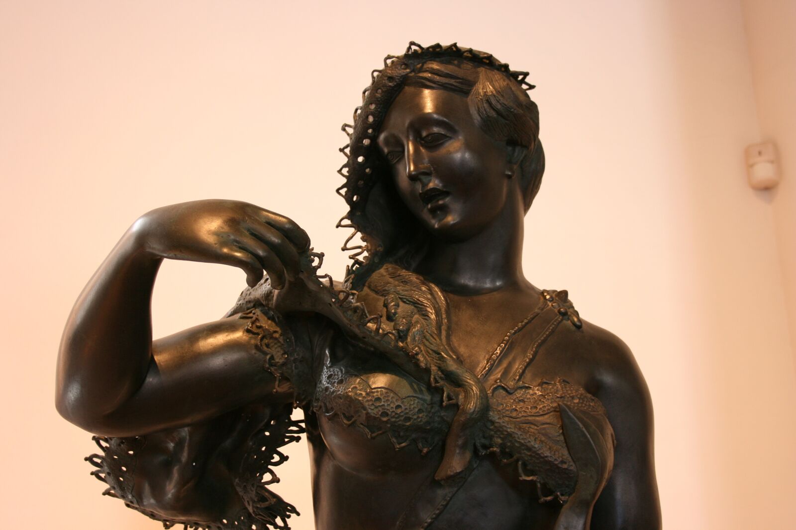 Canon EOS 400D (EOS Digital Rebel XTi / EOS Kiss Digital X) sample photo. Sculpture, pinacoteca, art photography