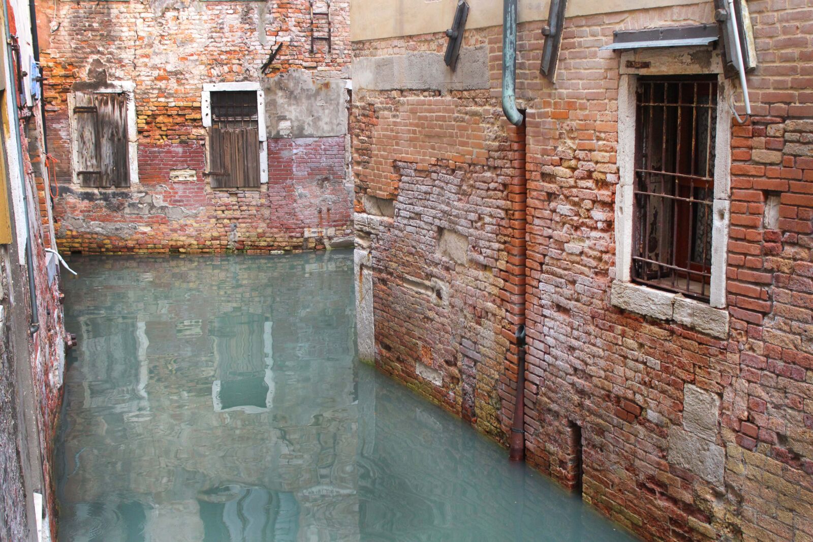 Canon EOS 600D (Rebel EOS T3i / EOS Kiss X5) sample photo. Channel, venice, water photography