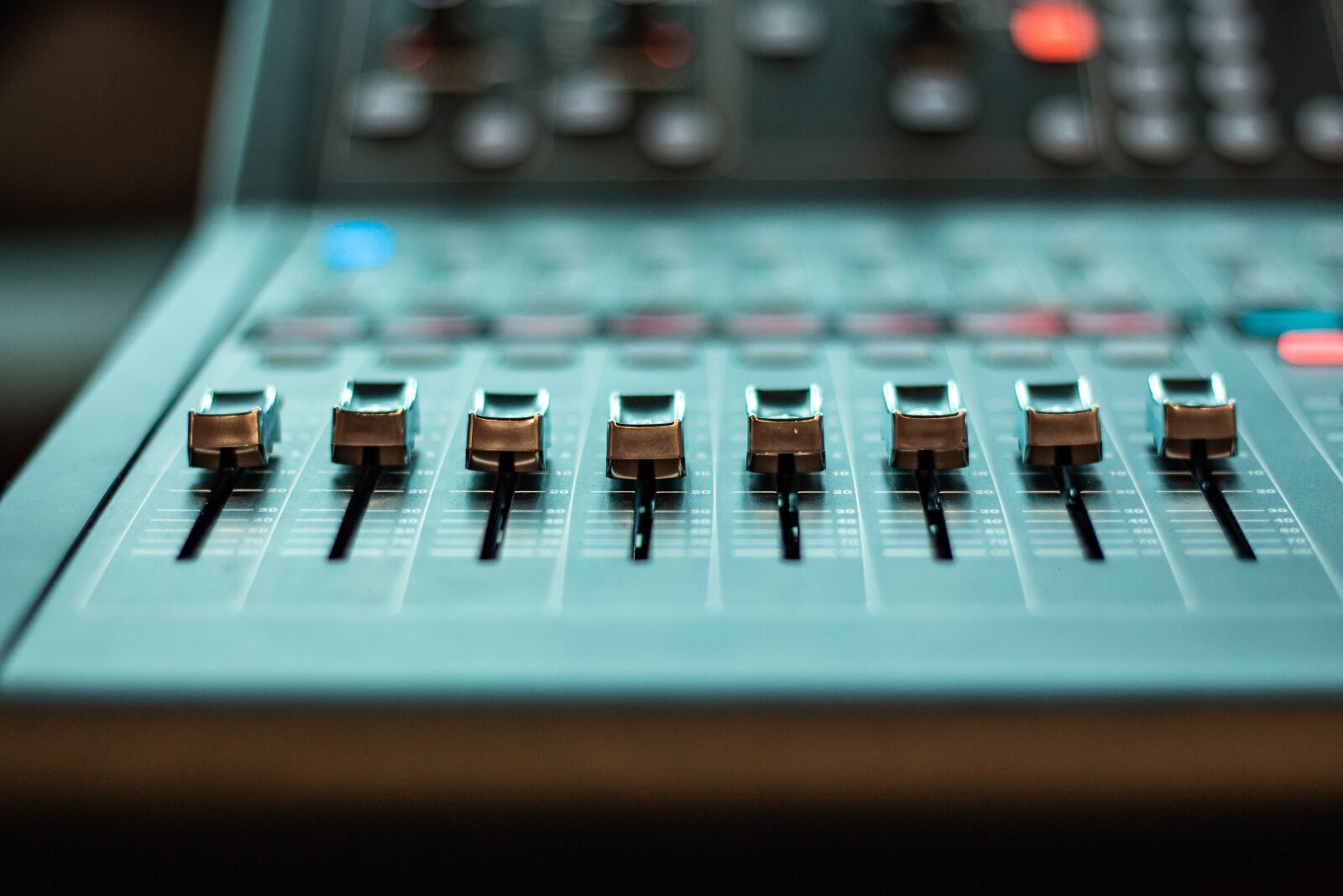 Canon EOS 700D (EOS Rebel T5i / EOS Kiss X7i) sample photo. Fader, volume control, audio photography