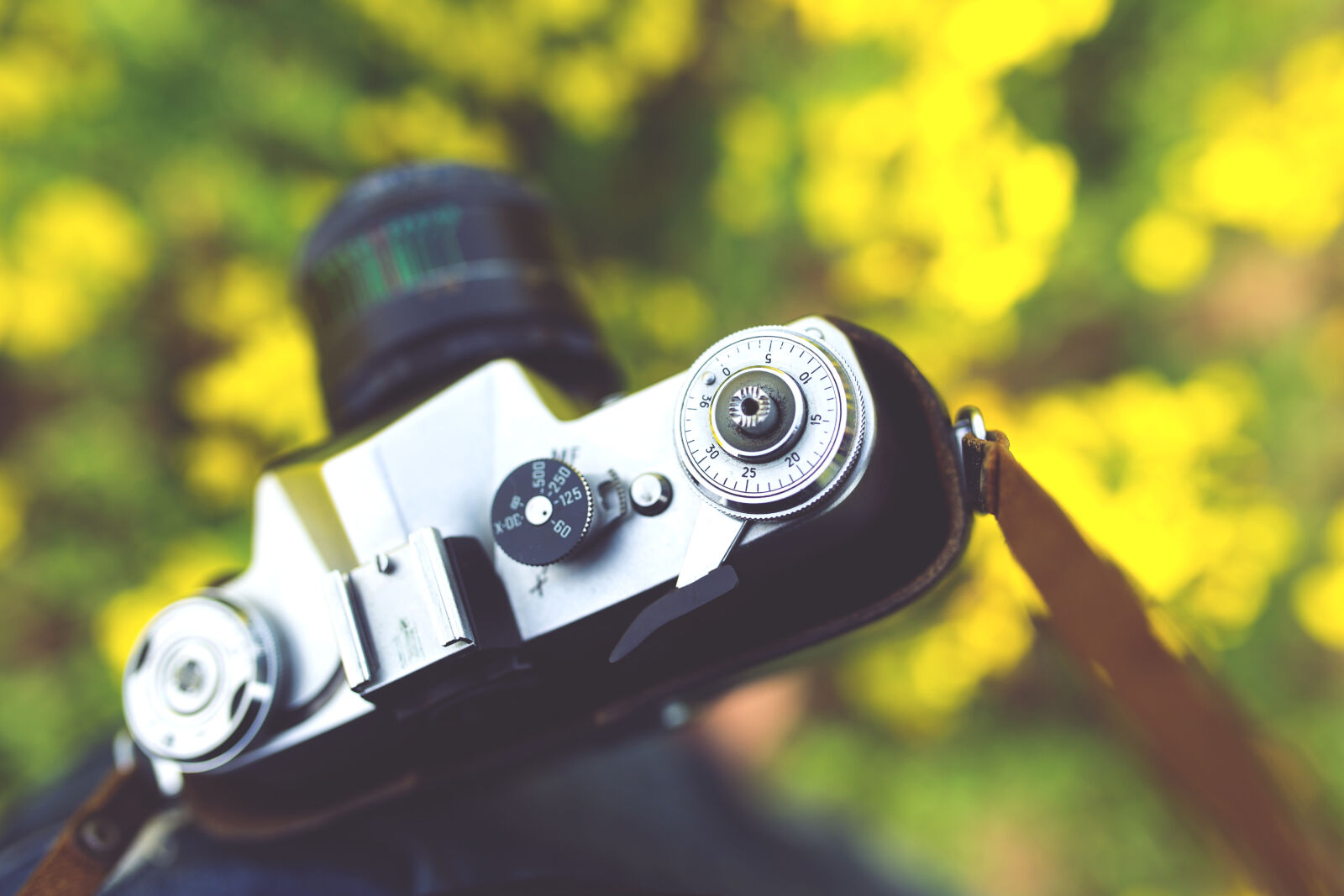 Canon EOS 6D + Sigma 35mm F1.4 DG HSM Art sample photo. Closeup, of, vintage, camera photography