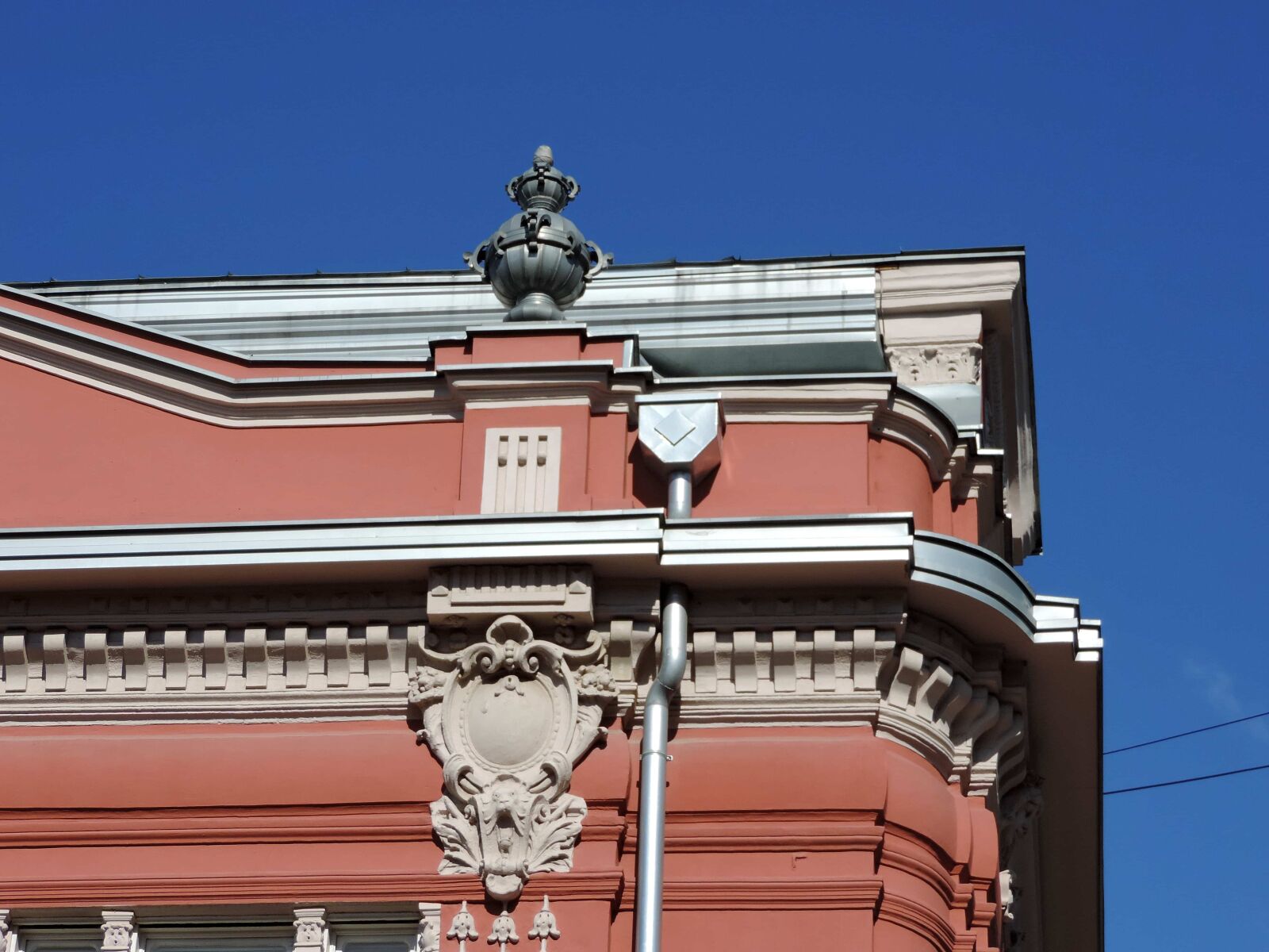 Nikon Coolpix P520 sample photo. Baroque, corner, decoration, rooftop photography
