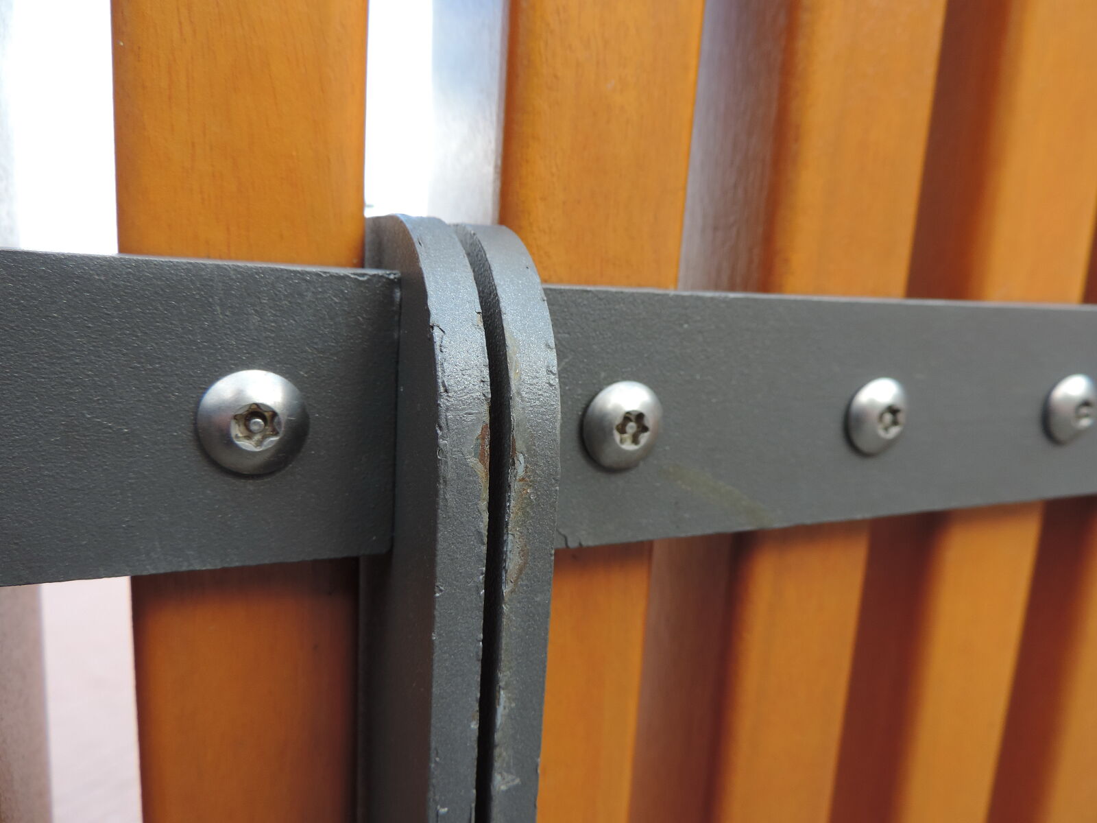 Nikon Coolpix P520 sample photo. Furniture, device, fastener, catch photography