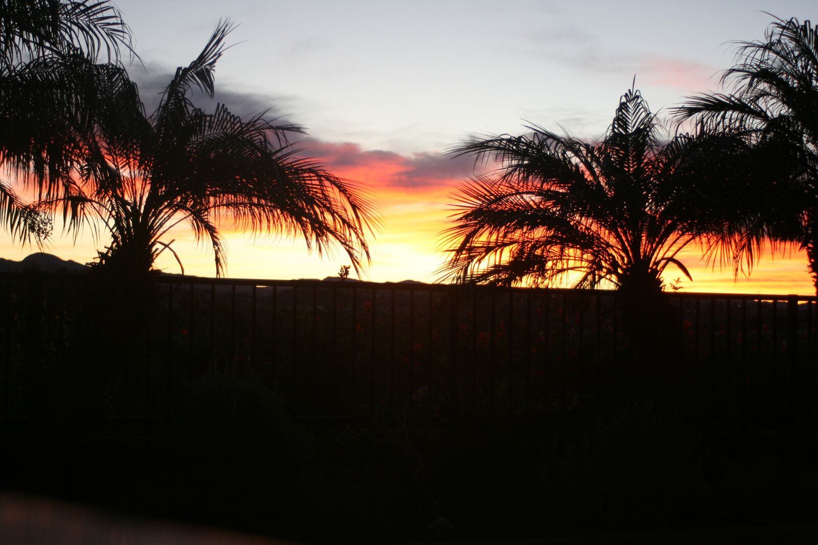 Canon EOS 400D (EOS Digital Rebel XTi / EOS Kiss Digital X) sample photo. Sunrise, morning, clouds photography