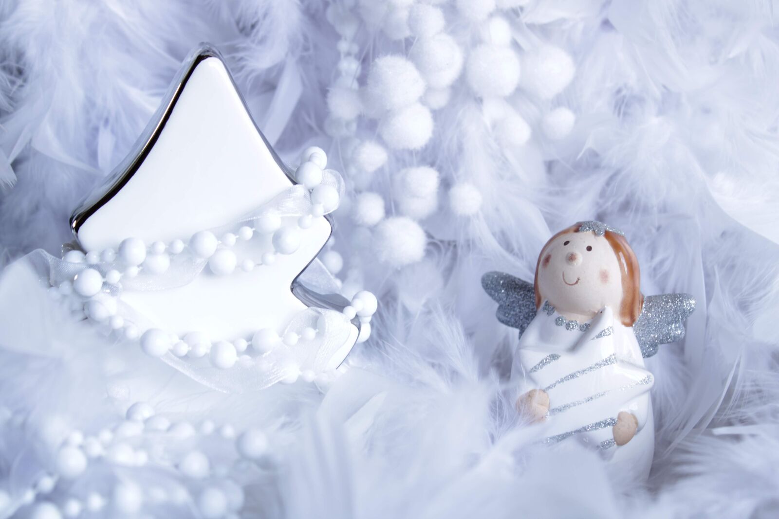 Canon EOS 2000D (EOS Rebel T7 / EOS Kiss X90 / EOS 1500D) sample photo. Christmas background, angel, figure photography