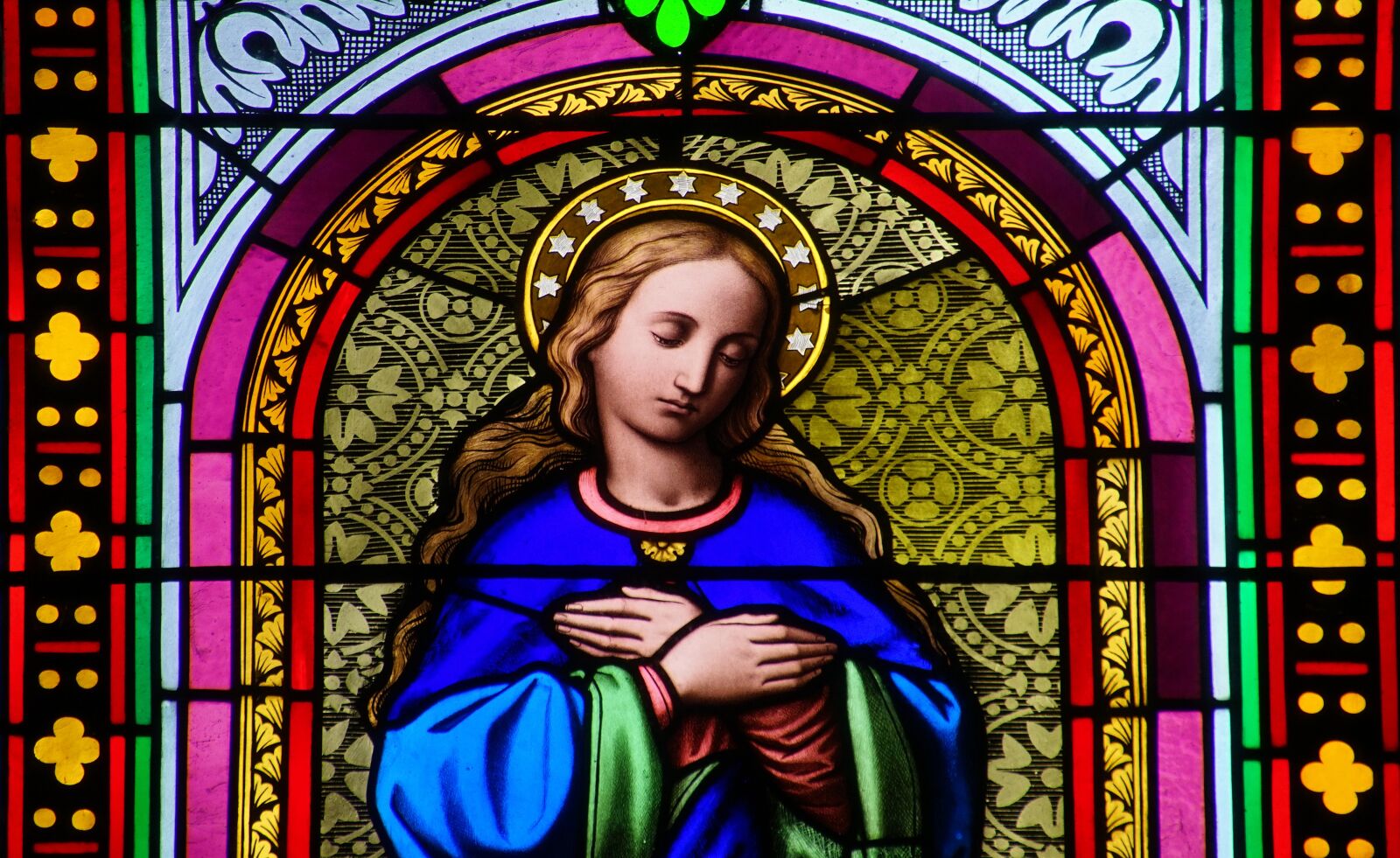 Tamron 16-300mm F3.5-6.3 Di II VC PZD Macro sample photo. Stained glass window, painting photography