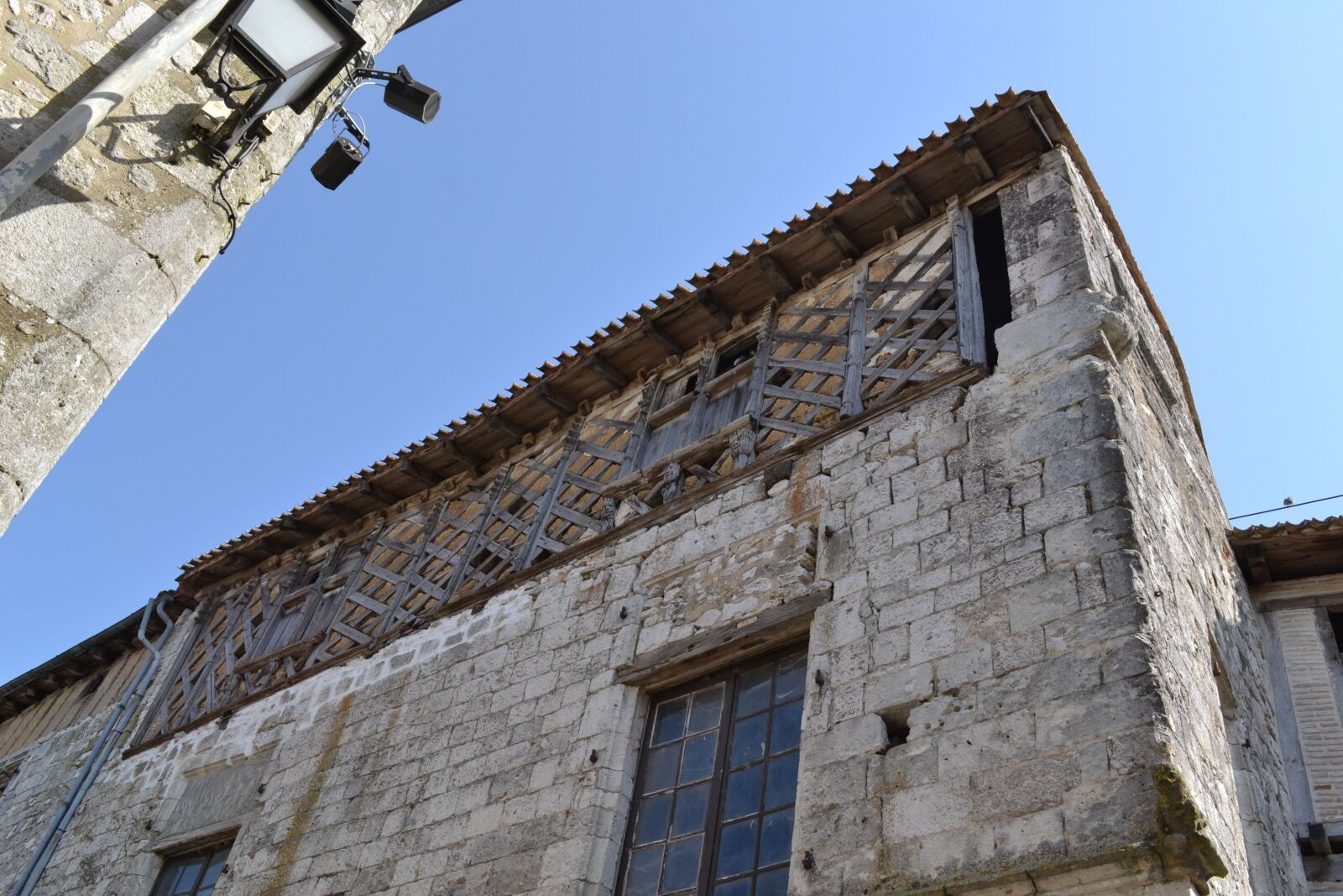 Nikon D3100 sample photo. Medieval house, medieval street photography