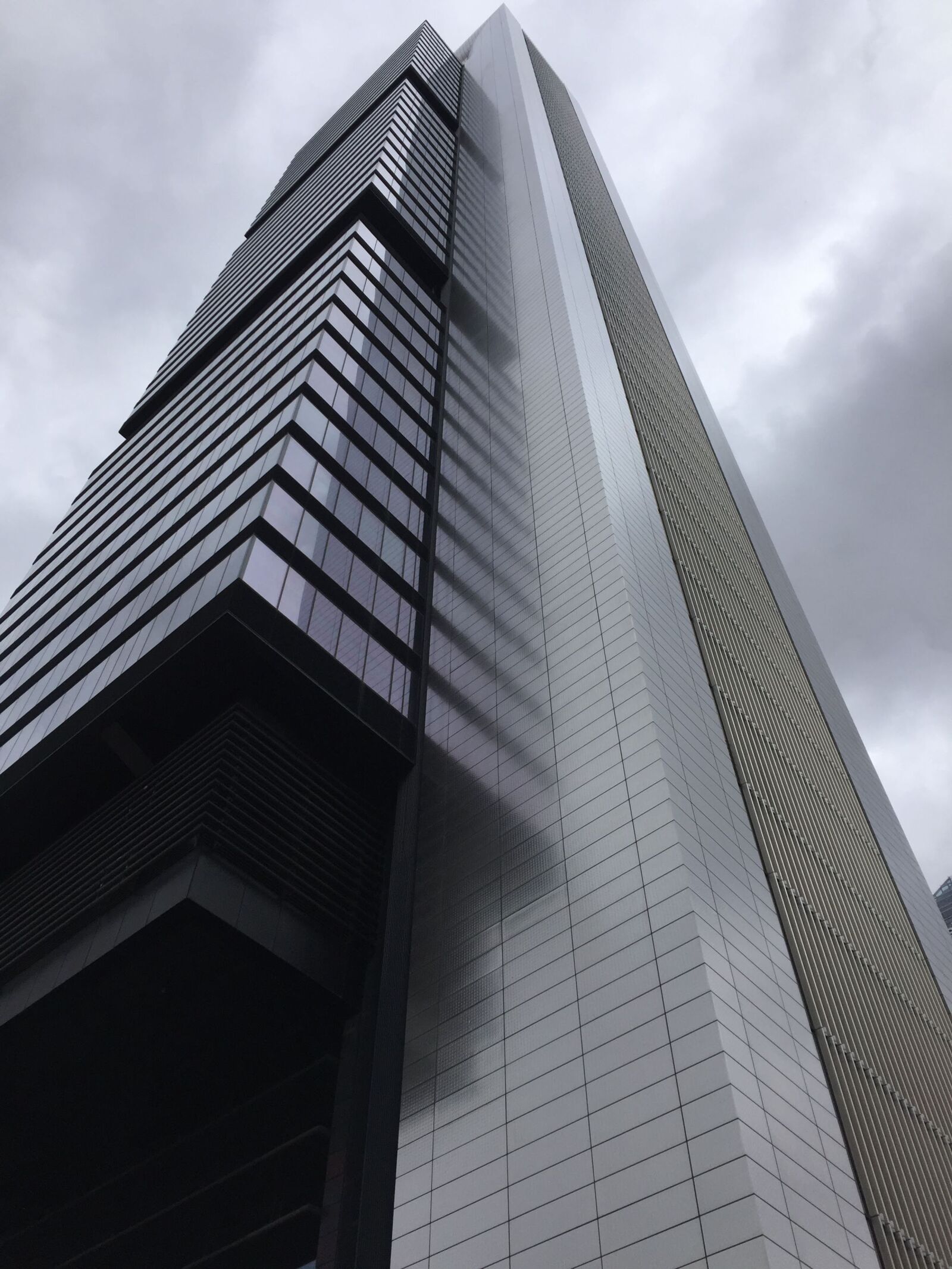 iPhone 6 back camera 4.15mm f/2.2 sample photo. Madrid, urban, architecture photography