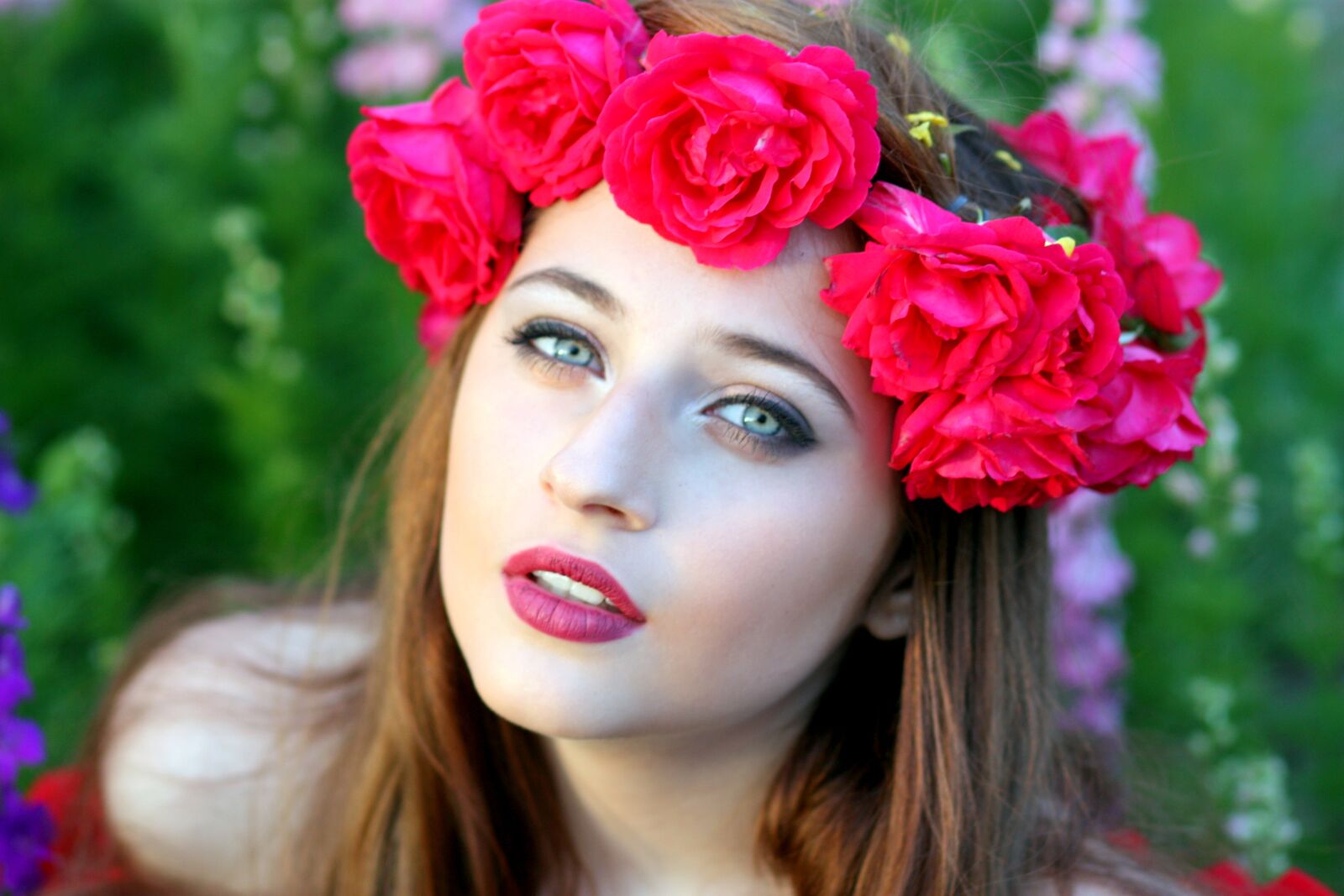 Canon EOS 450D (EOS Rebel XSi / EOS Kiss X2) sample photo. Girl, flowers, wreath photography