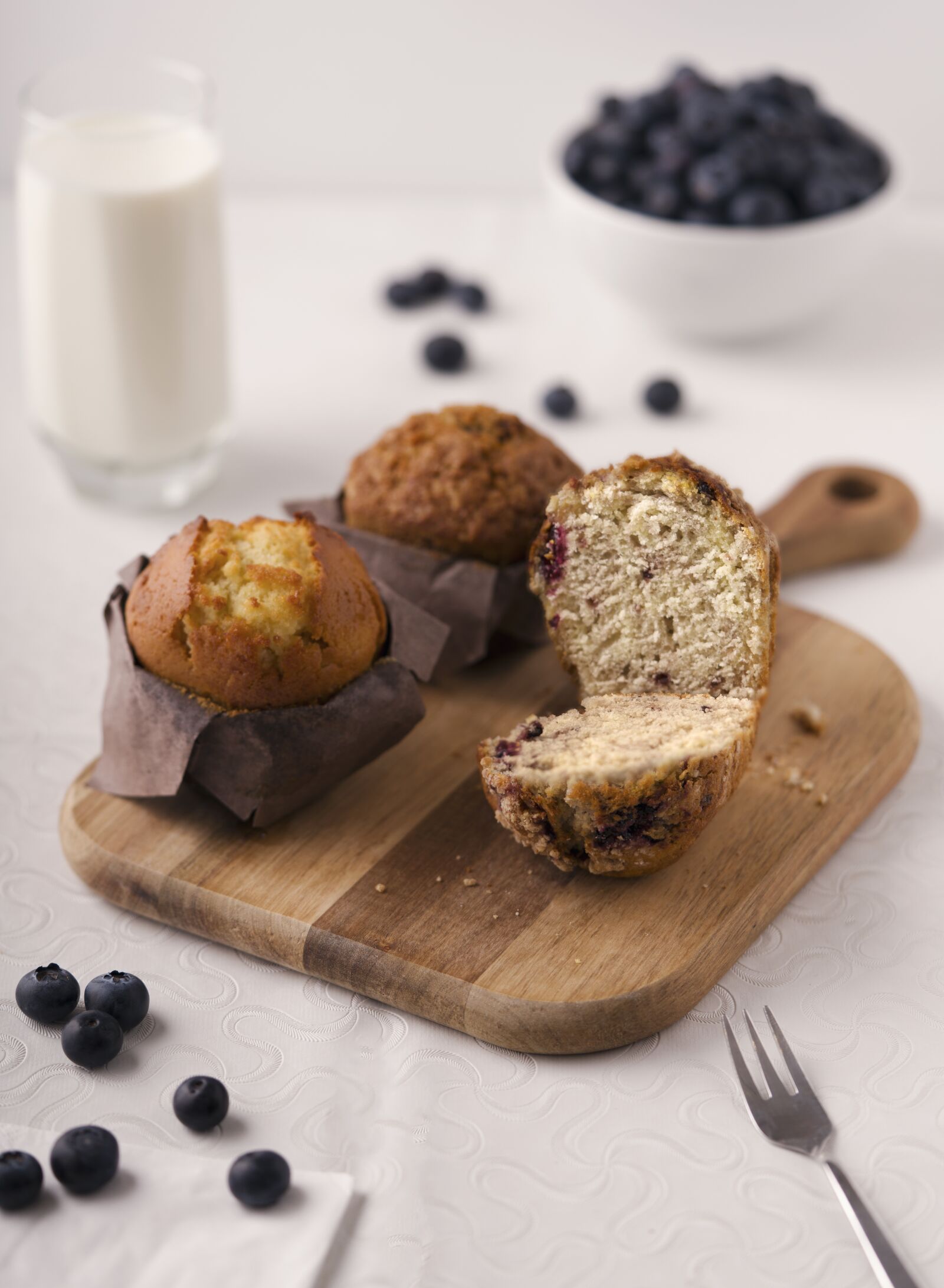 Sony a7R IV sample photo. Blueberry, muffins, muffin photography