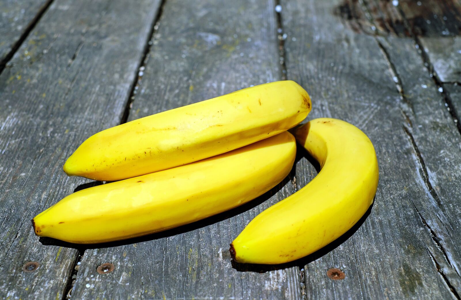 Fujifilm X-T10 + Fujifilm XF 35mm F1.4 R sample photo. Bananas, fruit, fruits photography
