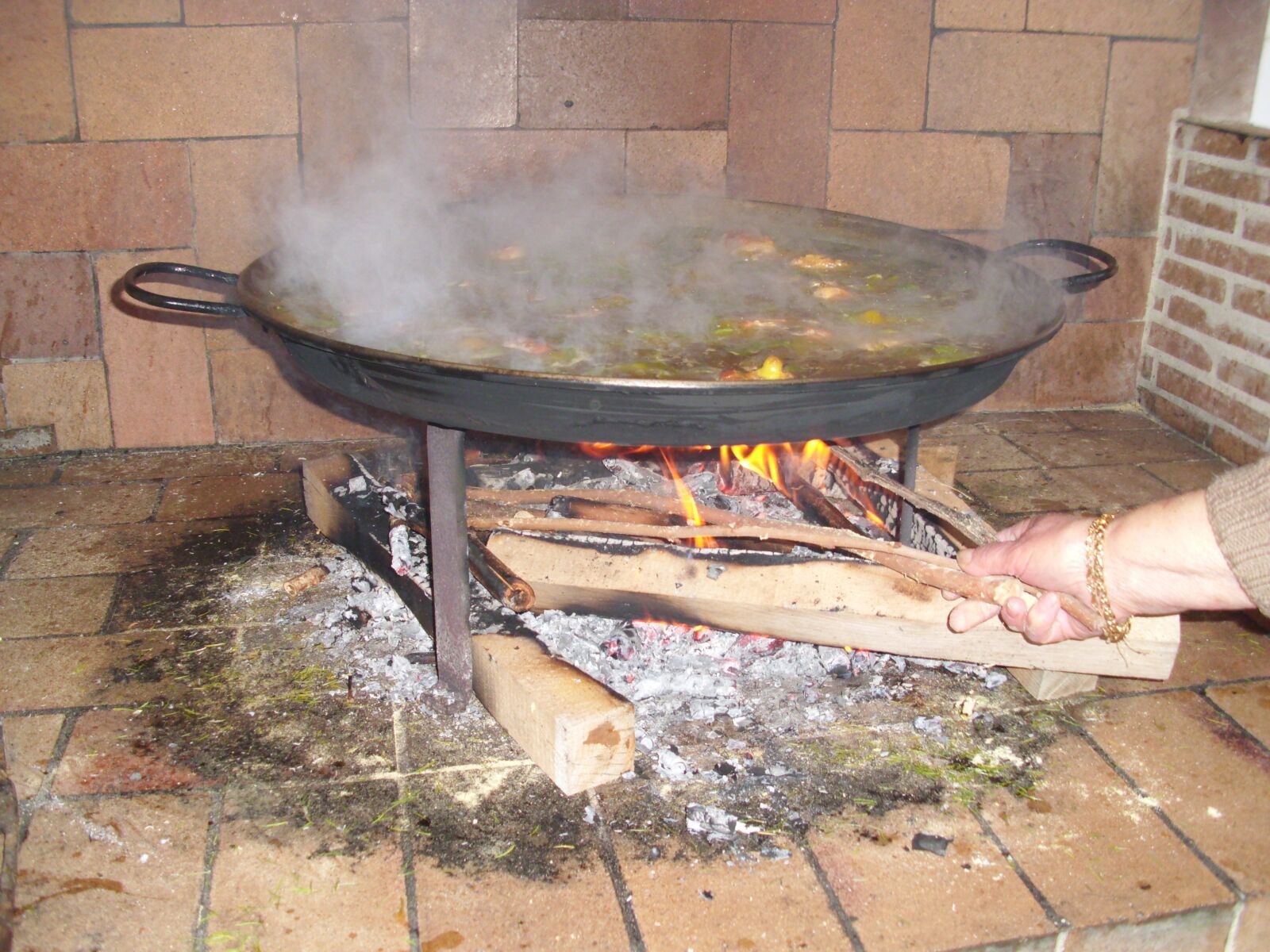 Benq DC E103X series sample photo. Paella, typical, valencia photography