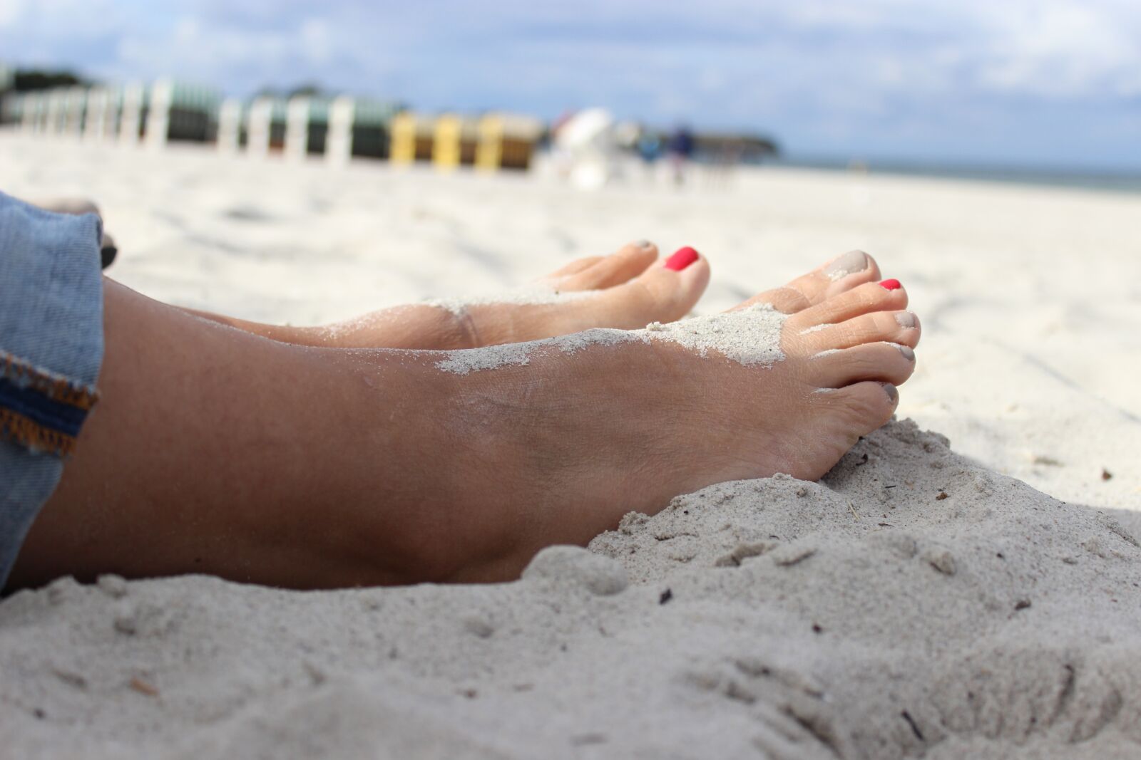 Canon EOS 600D (Rebel EOS T3i / EOS Kiss X5) sample photo. Foot, beach, sand photography