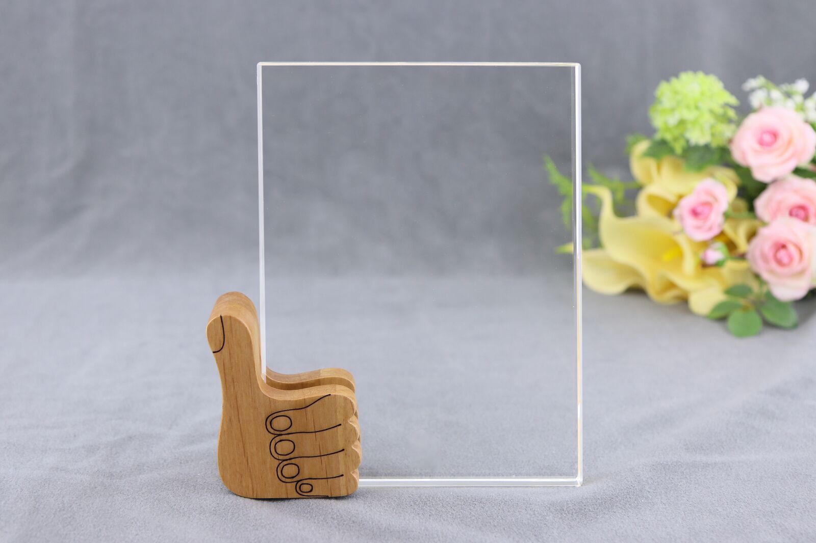 Canon EOS 80D sample photo. Thumb up, plaque, crystal photography