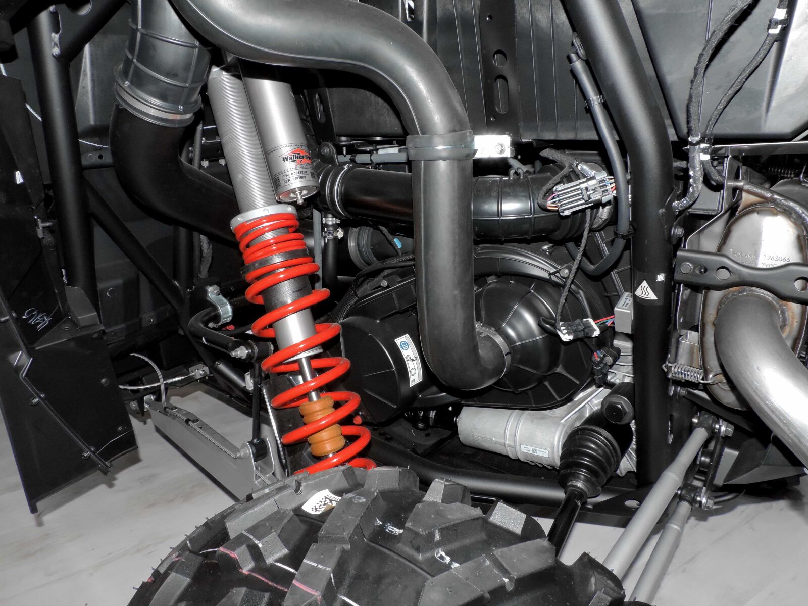 Nikon Coolpix P520 sample photo. Buggy, engine, repair shop photography