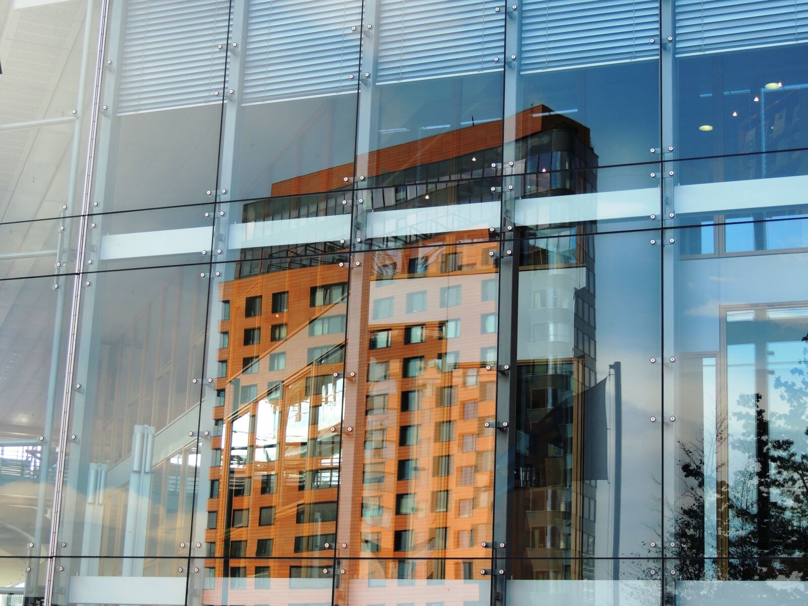 Nikon Coolpix P510 sample photo. Mirroring, mood, building photography
