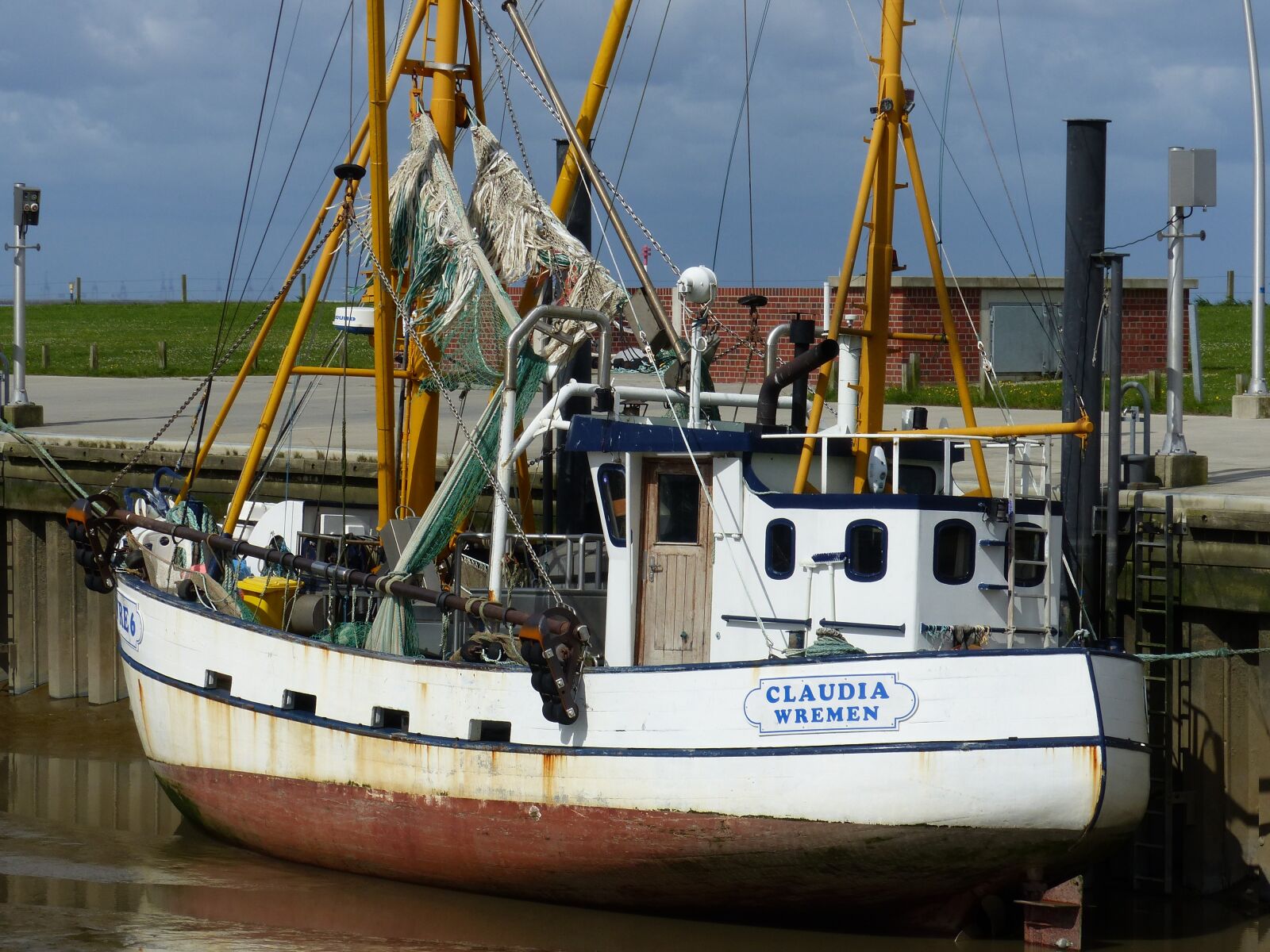 Panasonic Lumix DMC-FZ200 sample photo. Fishing vessel, north sea photography