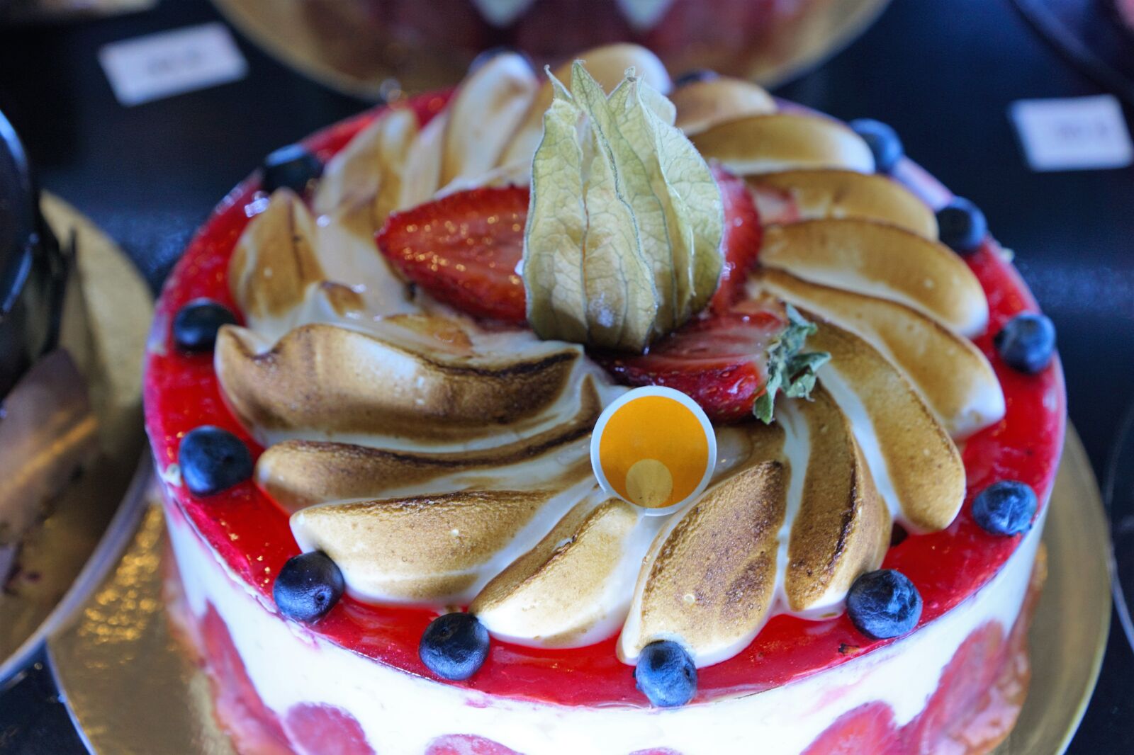 Sony ILCA-77M2 + Sony DT 16-50mm F2.8 SSM sample photo. Cake, eat, food photography