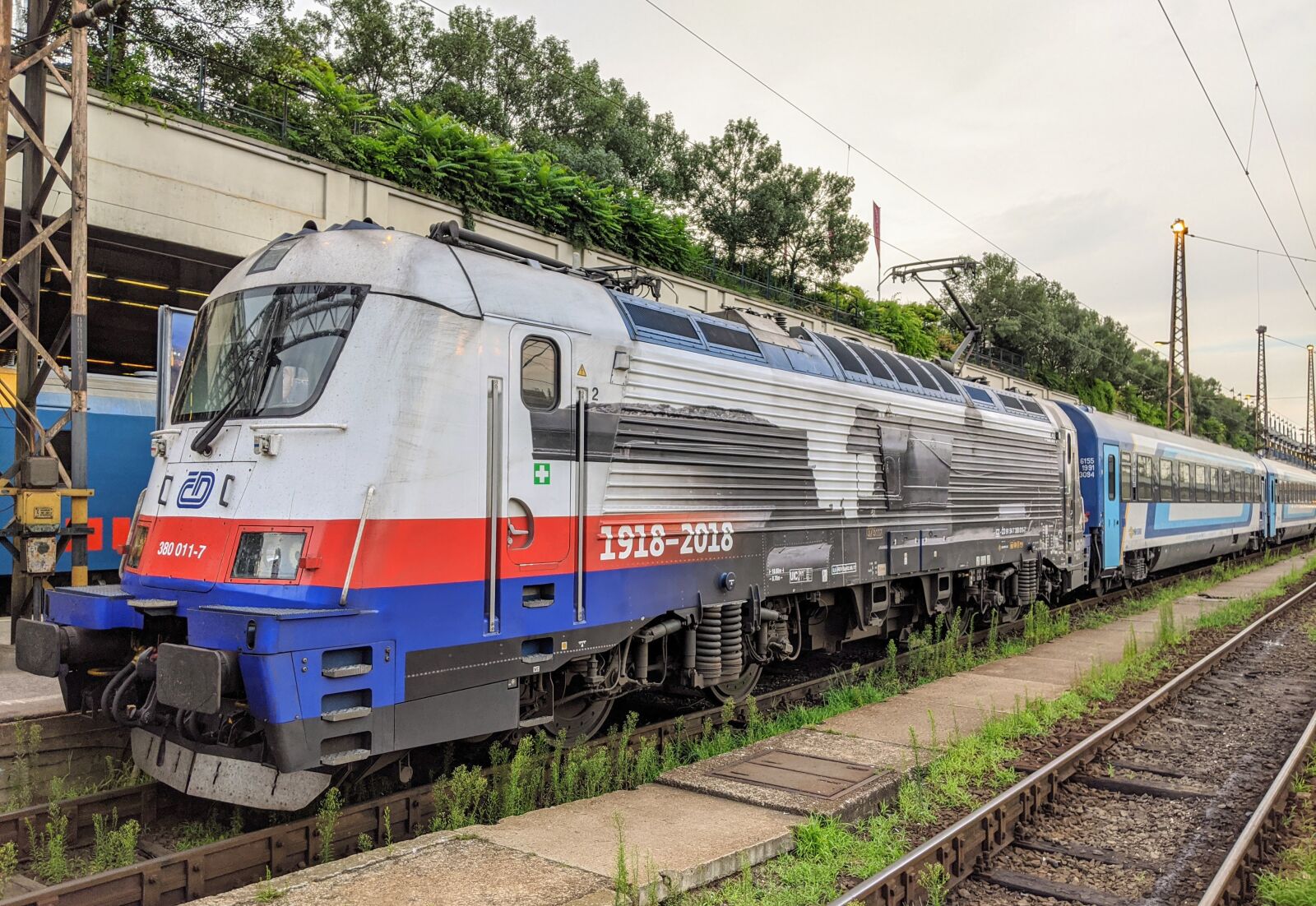 Google Pixel 3a sample photo. Locomotive, train, railway photography
