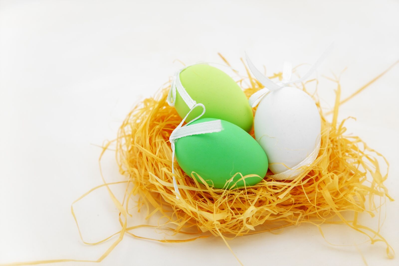 Fujifilm X-T2 + Fujifilm XF 35mm F2 R WR sample photo. Easter eggs, egg, nest photography