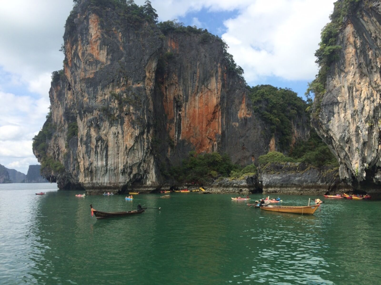 iPhone 5s back camera 4.15mm f/2.2 sample photo. Asia, boats, cliff, natural photography