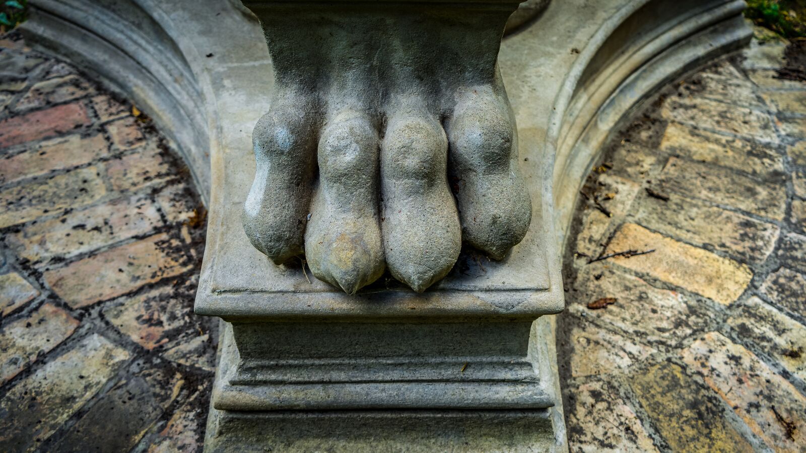 Sony a7 II sample photo. Paw, sculpture, stone photography
