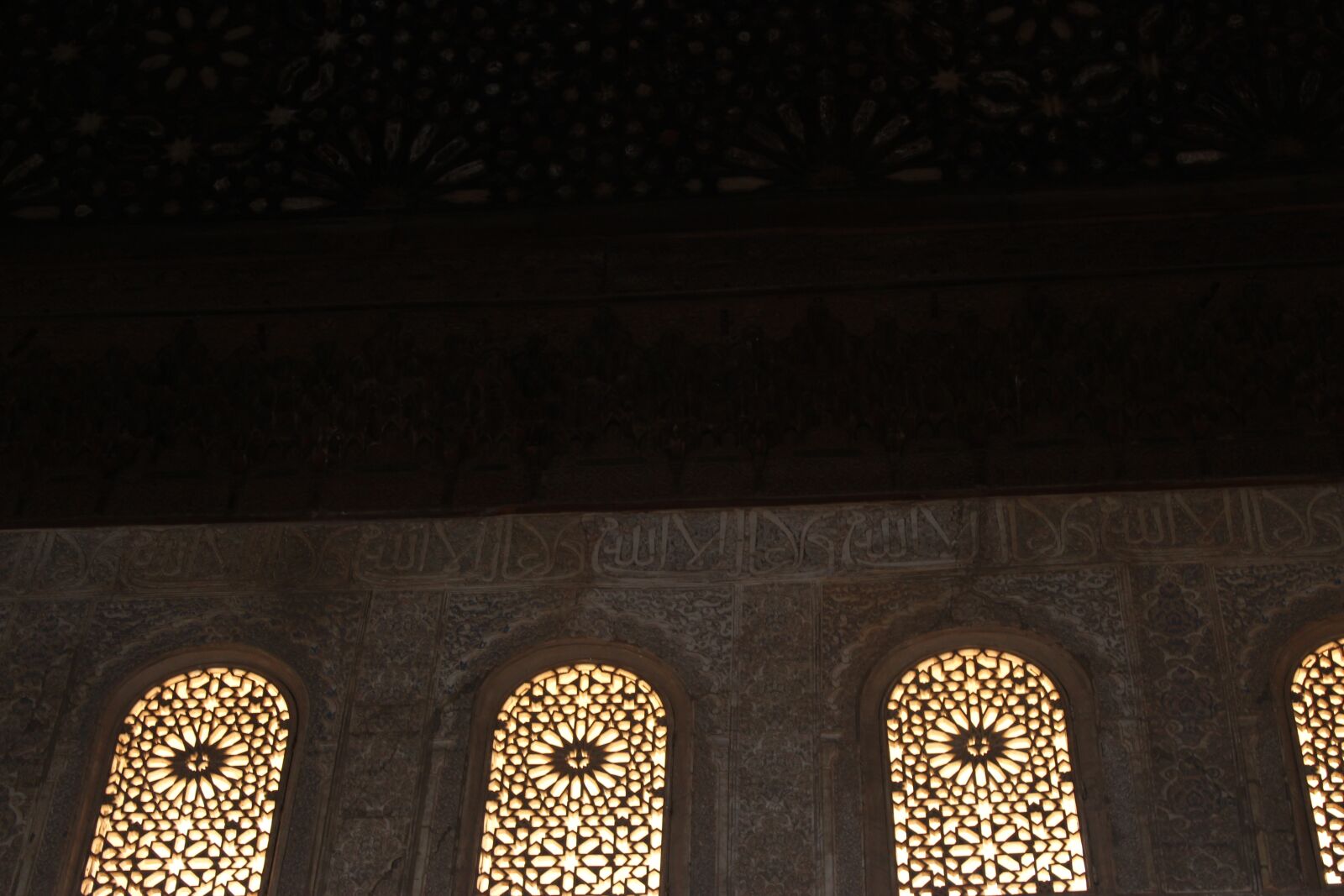 Canon EOS 100D (EOS Rebel SL1 / EOS Kiss X7) sample photo. Window, moorish, palace photography