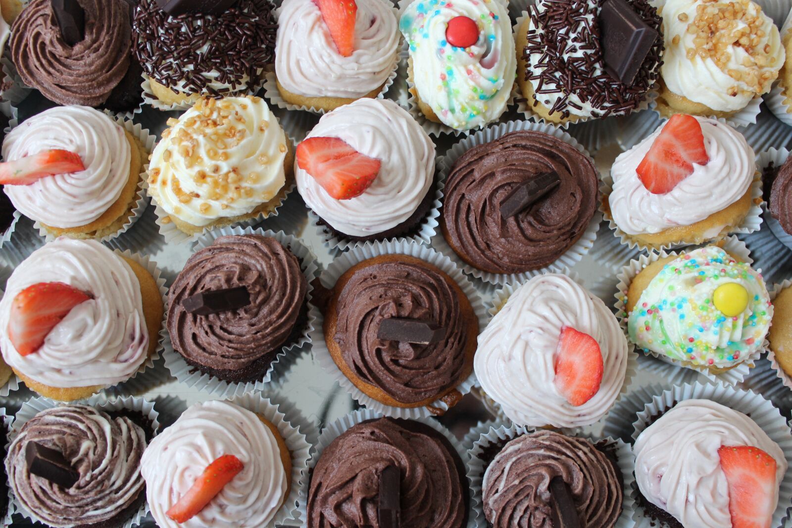 Canon EOS 600D (Rebel EOS T3i / EOS Kiss X5) sample photo. Cake, pastries, muffin photography