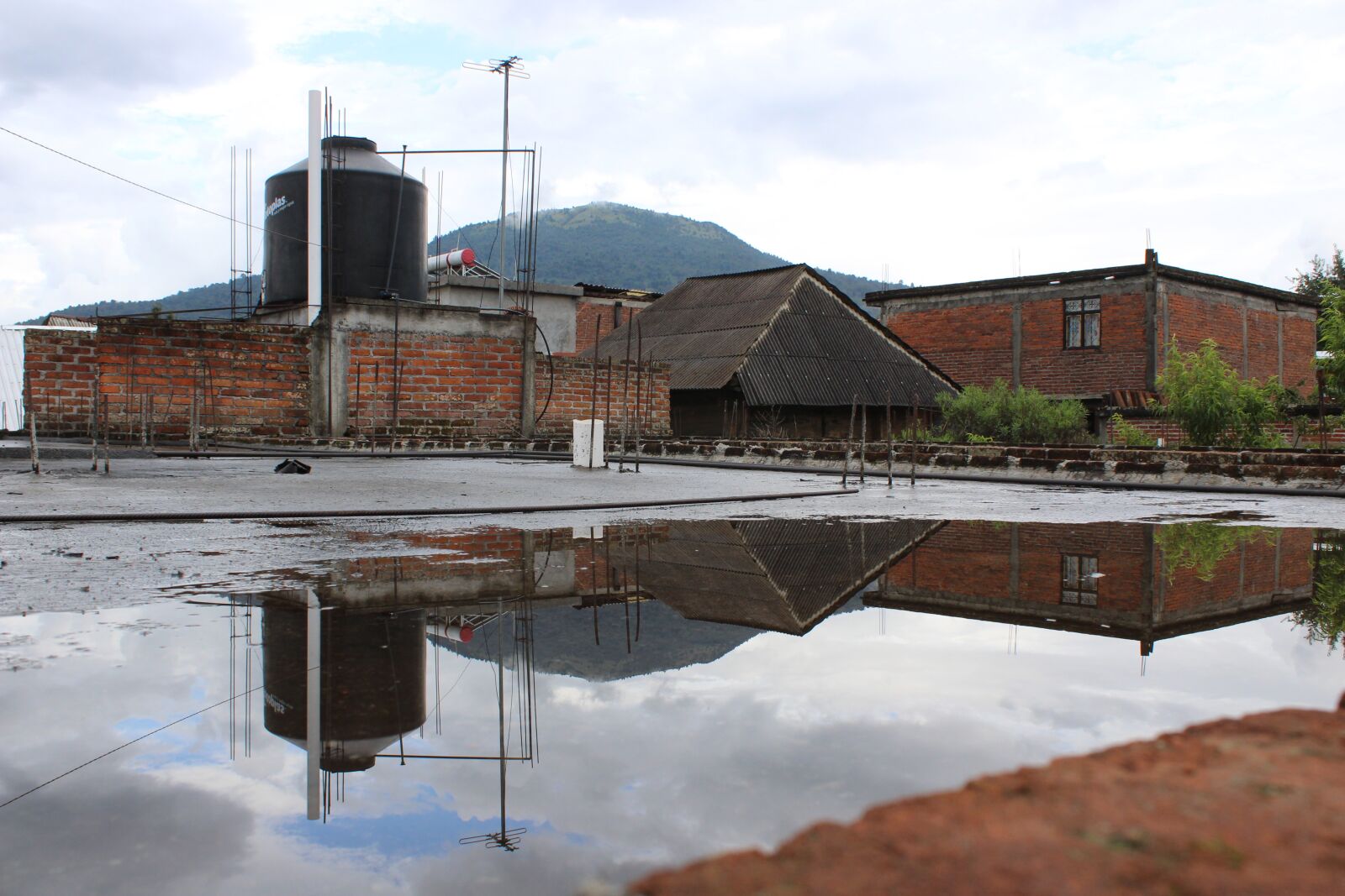 Canon EOS 1300D (EOS Rebel T6 / EOS Kiss X80) sample photo. Rural, reflection, landscape photography
