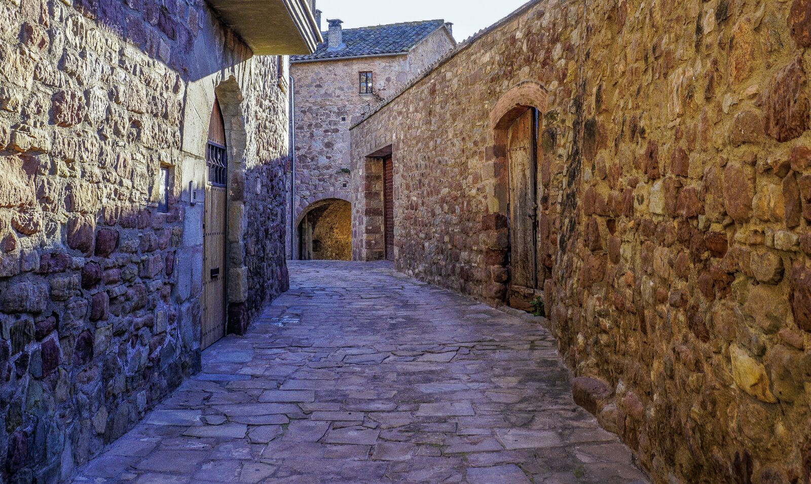 Sony E 16-50mm F3.5-5.6 PZ OSS sample photo. Street, wall, architecture photography