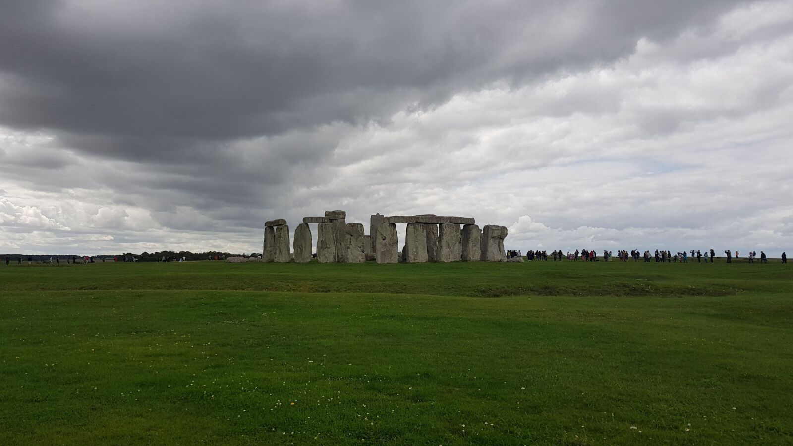 Samsung Galaxy S8 sample photo. Stone henge, history, cloudy photography