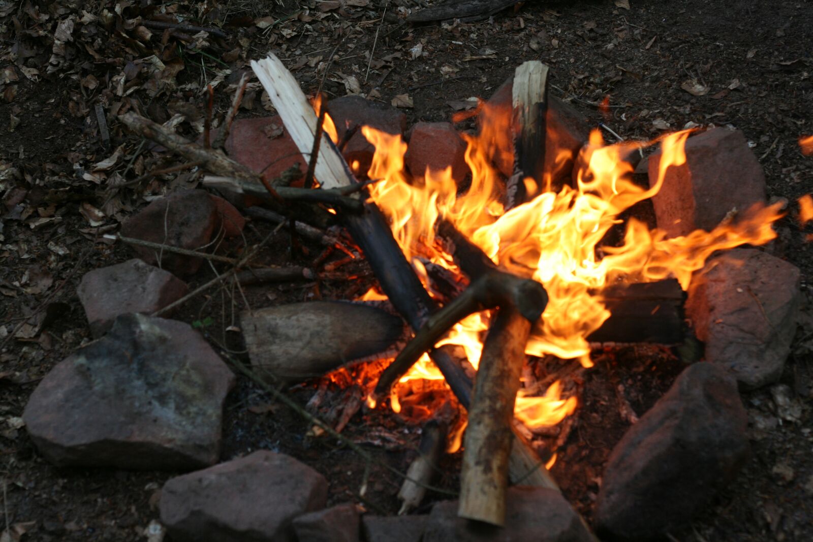 Canon EOS 400D (EOS Digital Rebel XTi / EOS Kiss Digital X) sample photo. Campfire, camping, flame photography