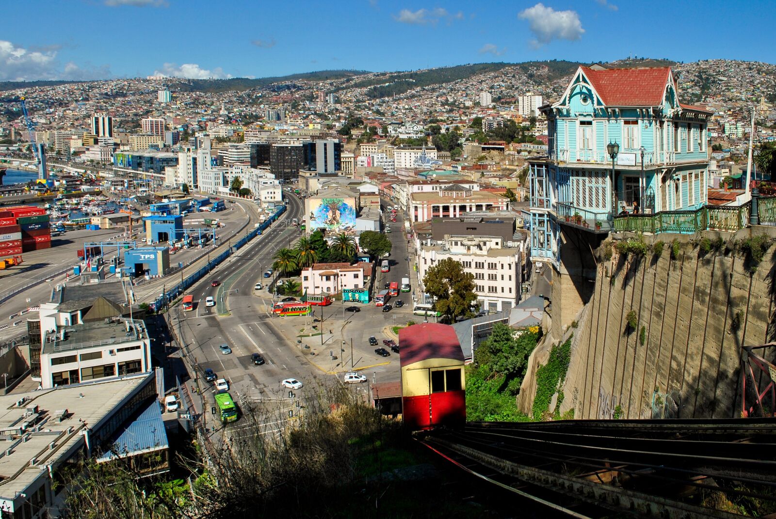 Nikon D3000 sample photo. Valparaiso, chile, lifts photography