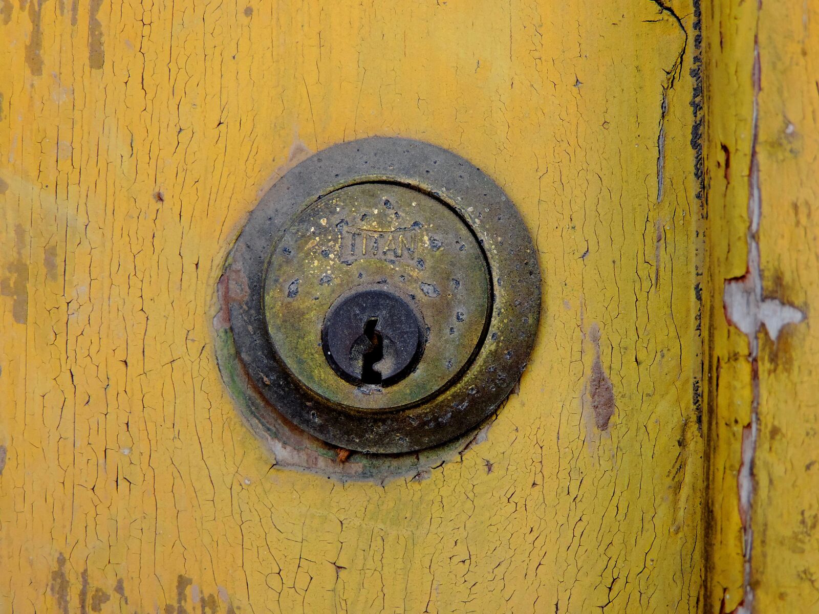 Nikon Coolpix P520 sample photo. Keyhole, hole, door, lock photography