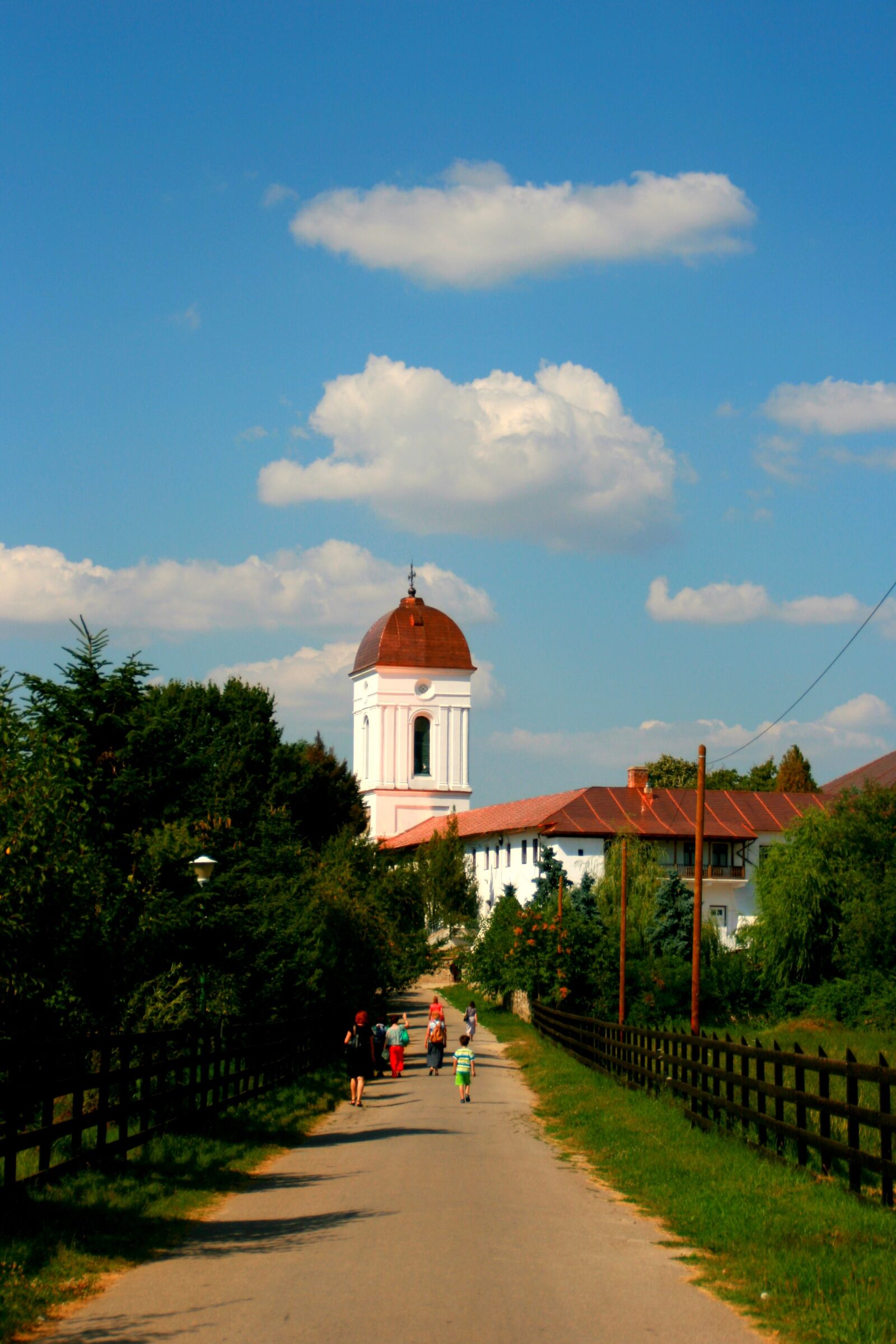 Canon EOS 400D (EOS Digital Rebel XTi / EOS Kiss Digital X) sample photo. Church, sky, cloud photography