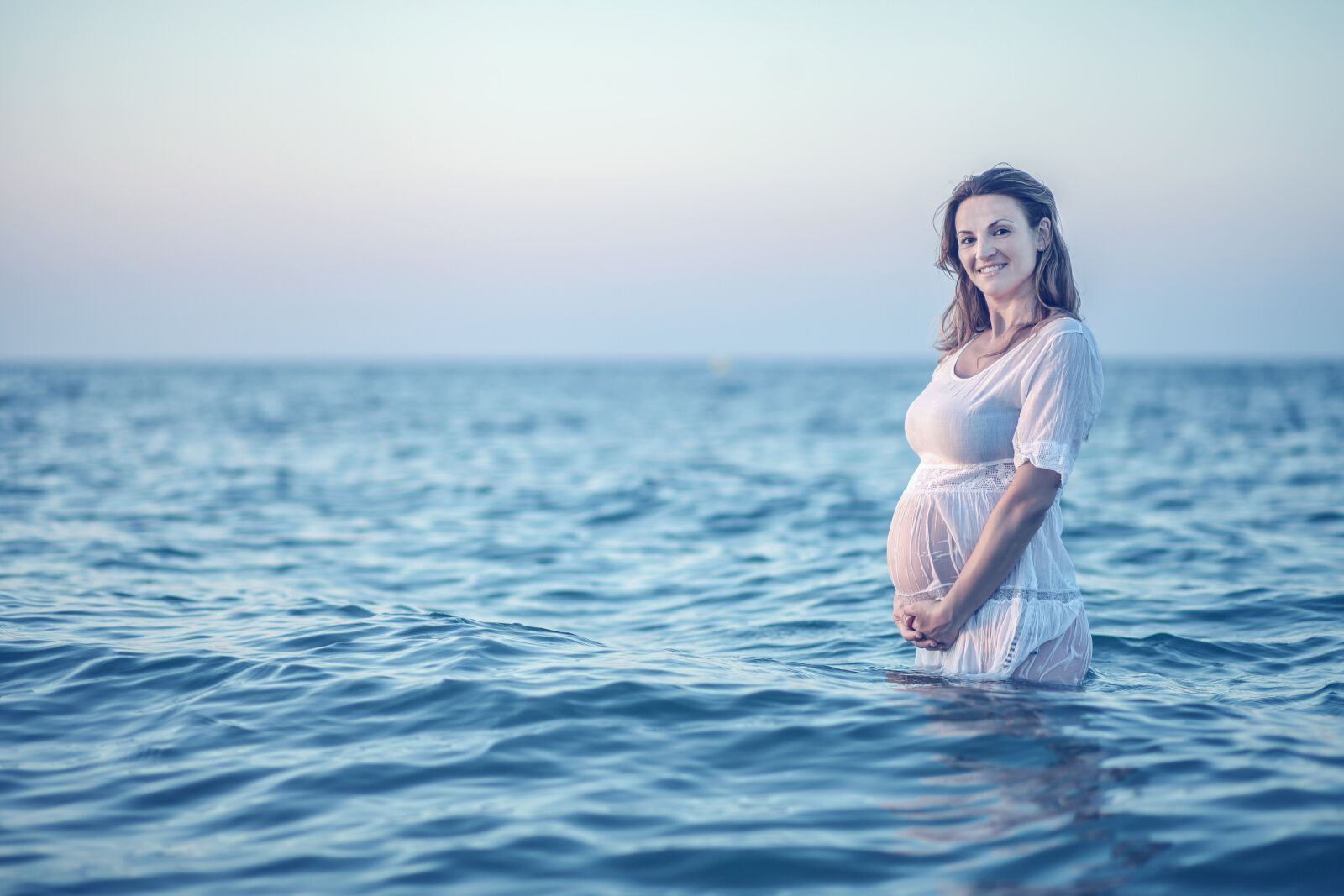 Canon EOS 5D Mark II + Canon EF 85mm F1.8 USM sample photo. Pregnancy, sea, pregnant photography