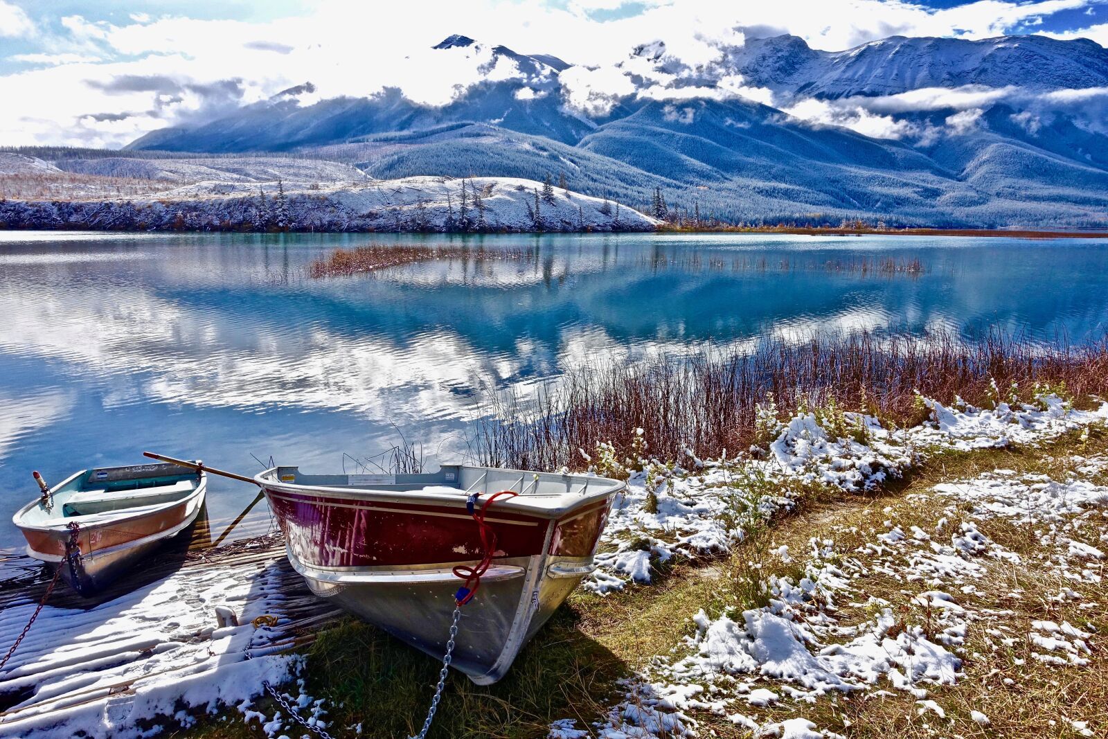 Sony Cyber-shot DSC-RX100 III sample photo. Lake, wilderness, boats photography