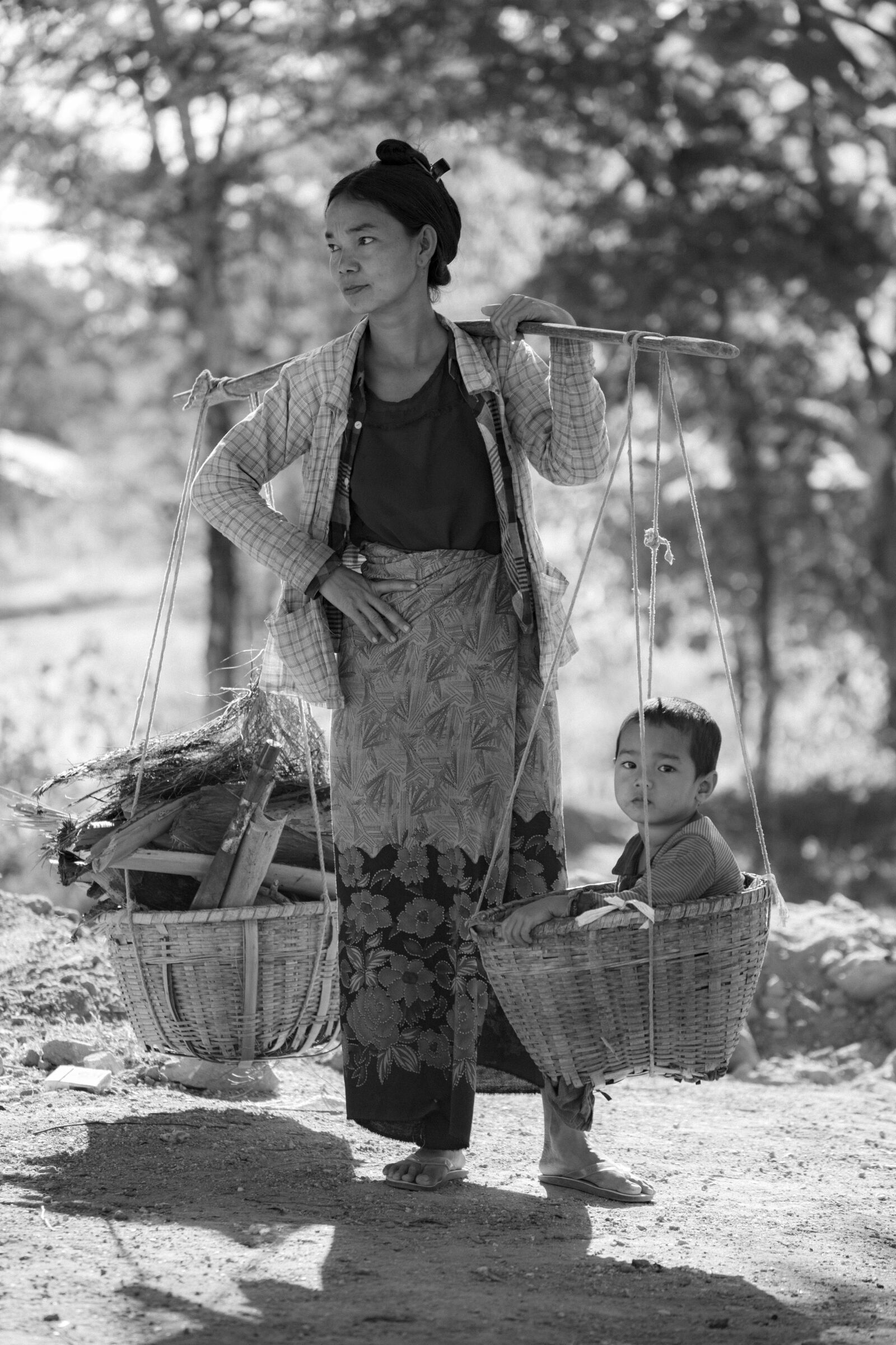 Canon EOS-1D X + Canon EF 70-300mm F4-5.6L IS USM sample photo. Myanmar, mom, child photography