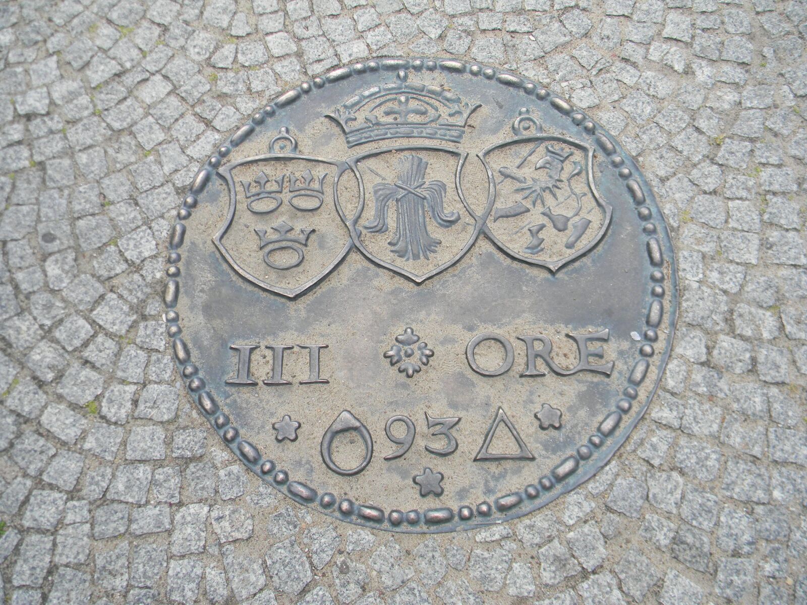 Nikon Coolpix L110 sample photo. Manhole, sewerage, malbork photography