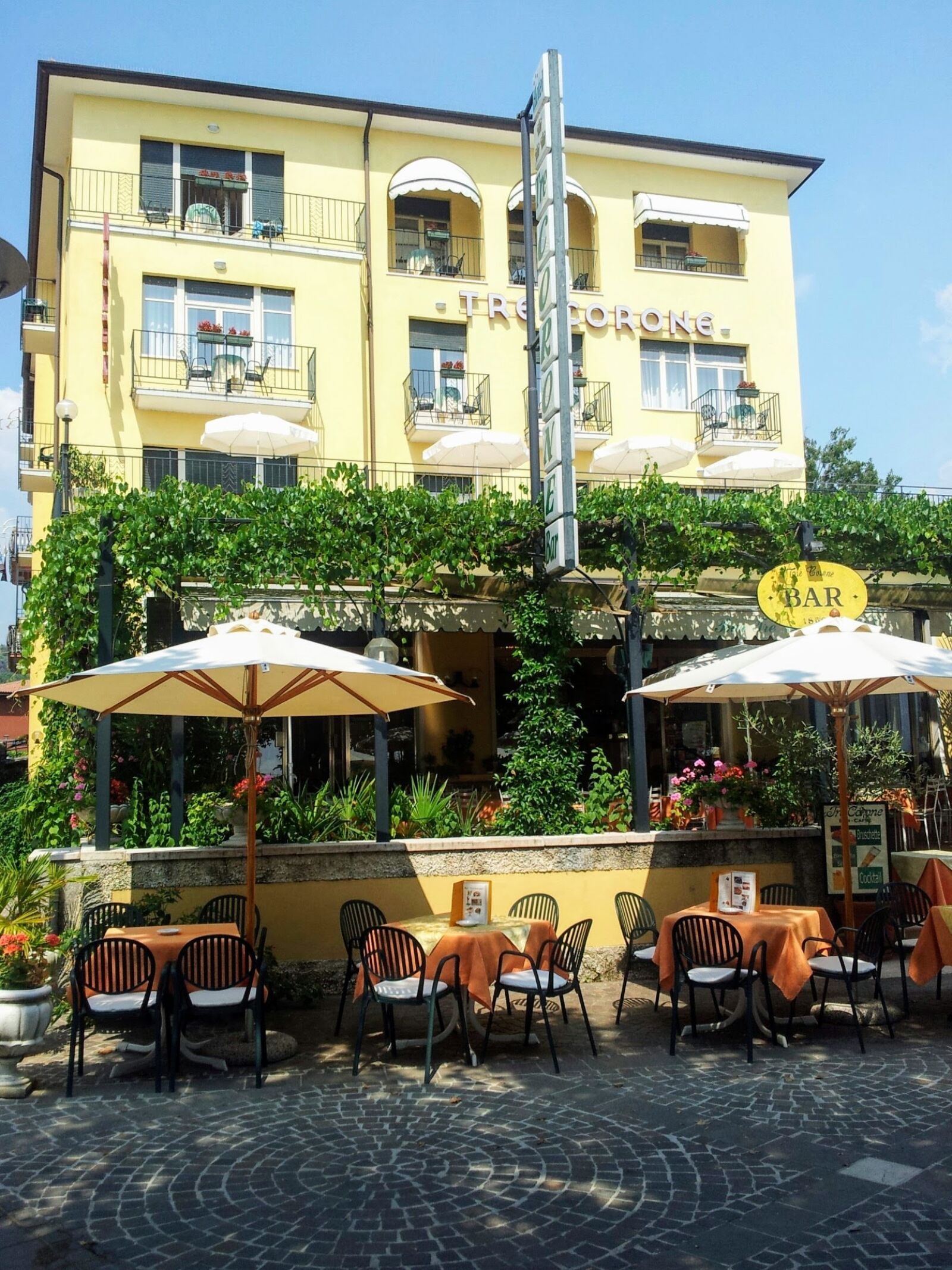 Samsung Galaxy S2 sample photo. Garda, restaurant, italy photography