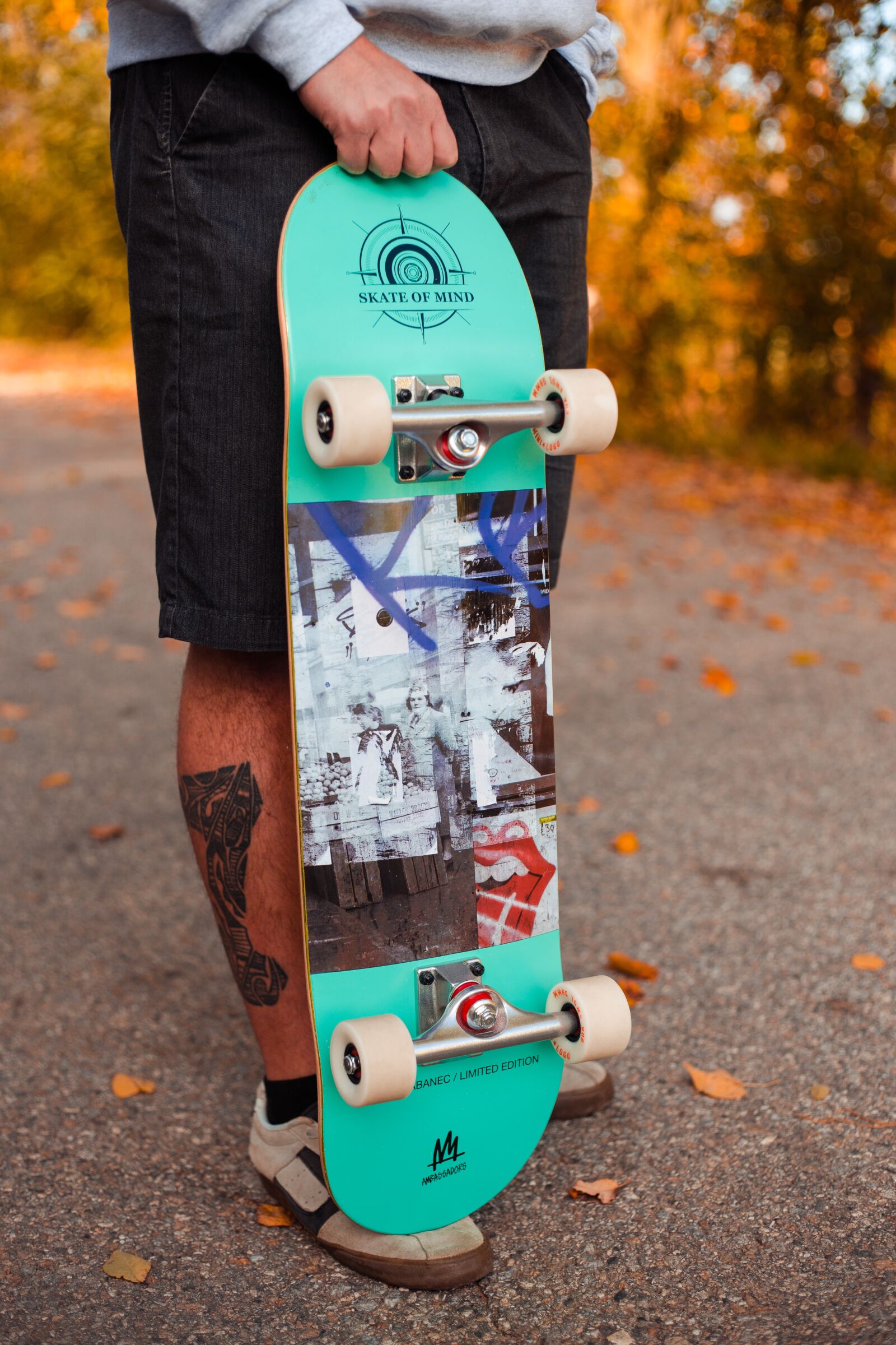 Canon EF 50mm F1.8 II sample photo. Skateboard, man, autumn photography