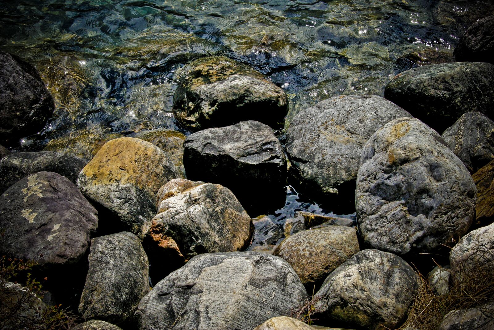 Canon EOS 20D sample photo. Rocks, lake, water photography