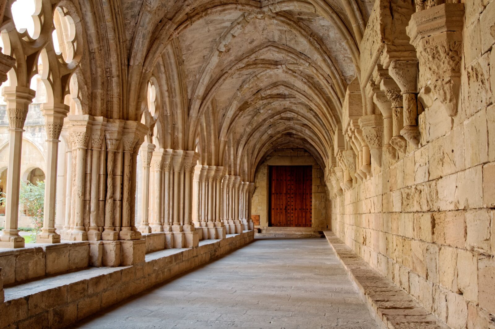 Nikon D50 sample photo. Catalonia, spain, romanesque photography