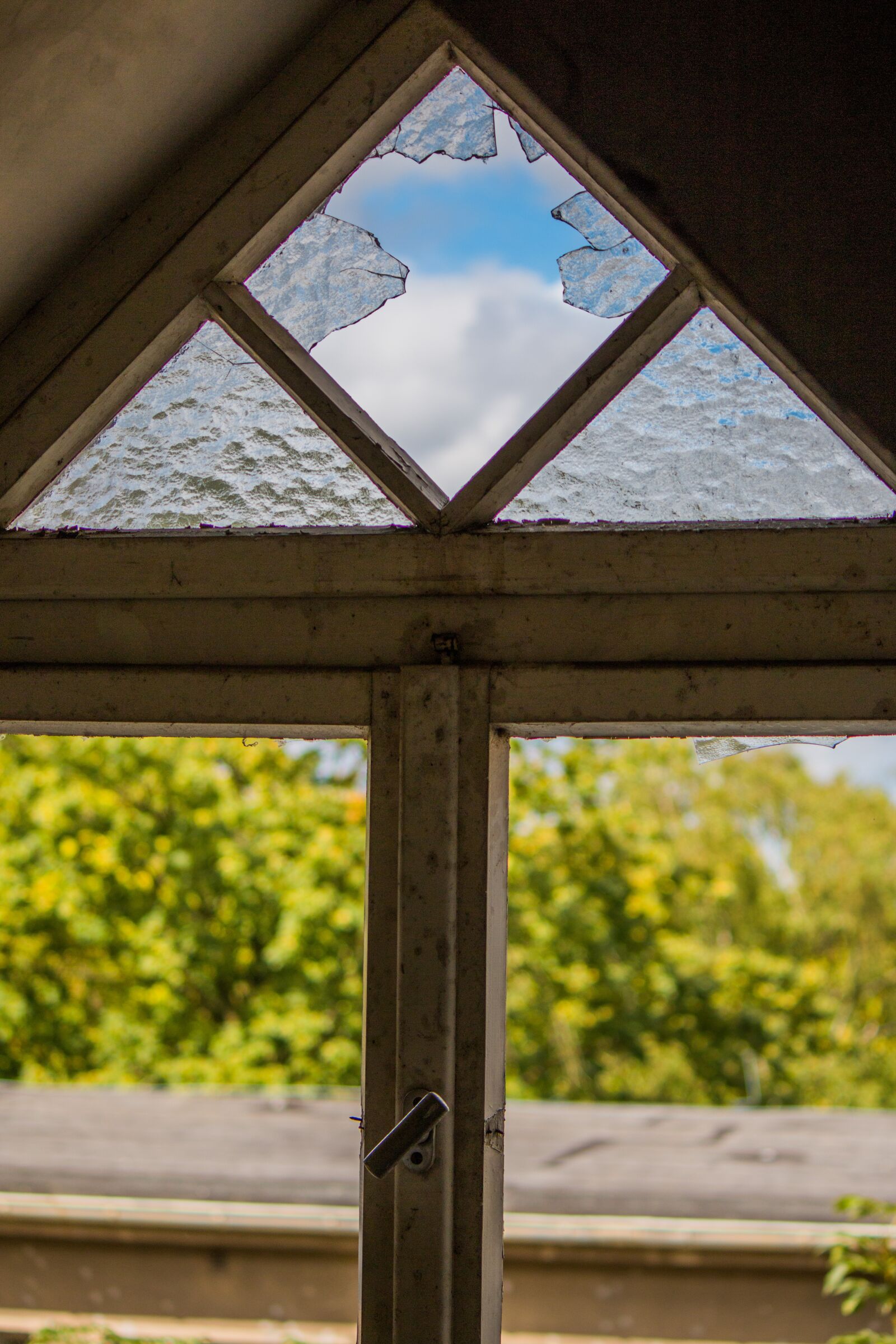 Canon EF-S 55-250mm F4-5.6 IS II sample photo. Window, broken glass, space photography