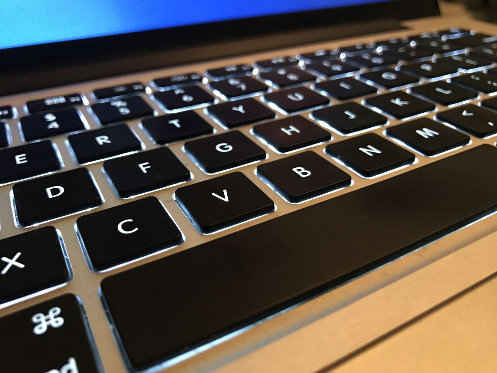 Apple iPhone 7 sample photo. Keyboard, computer, apple photography