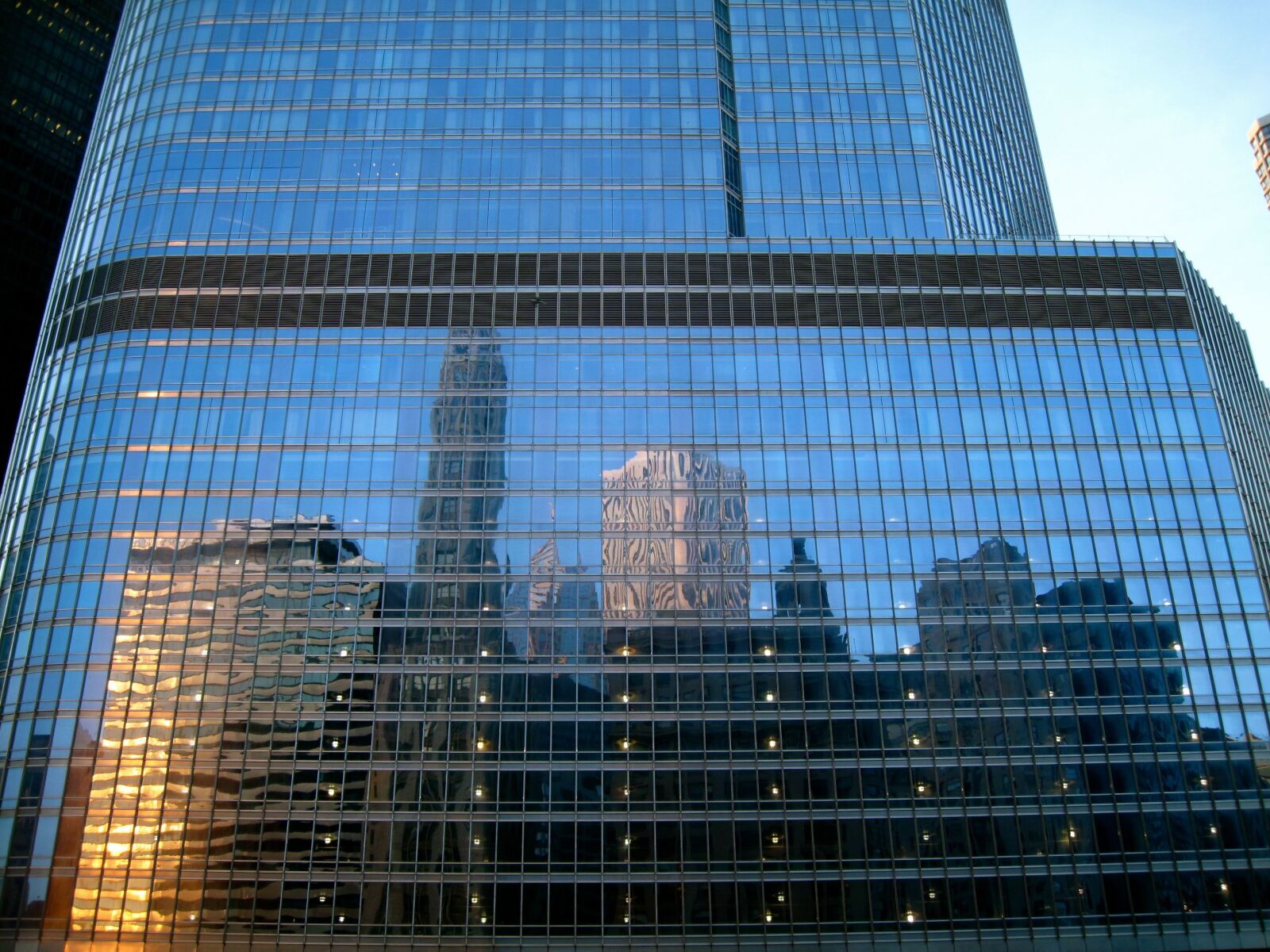 Canon PowerShot SD990 IS (Digital IXUS 980 IS / IXY Digital 3000 IS) sample photo. Architecture, chicago photography