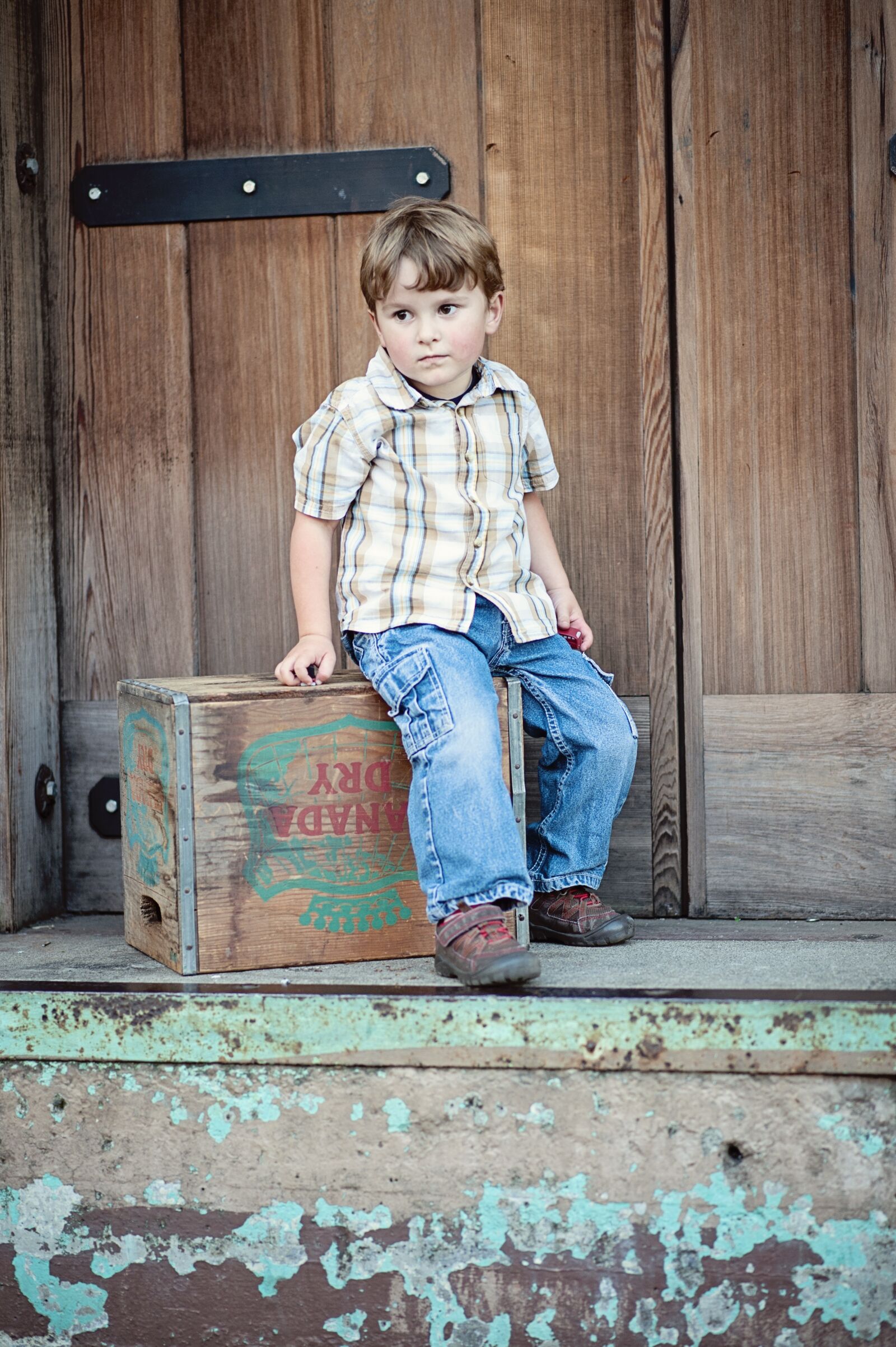 Nikon D700 sample photo. Boy, sitting, jeans photography