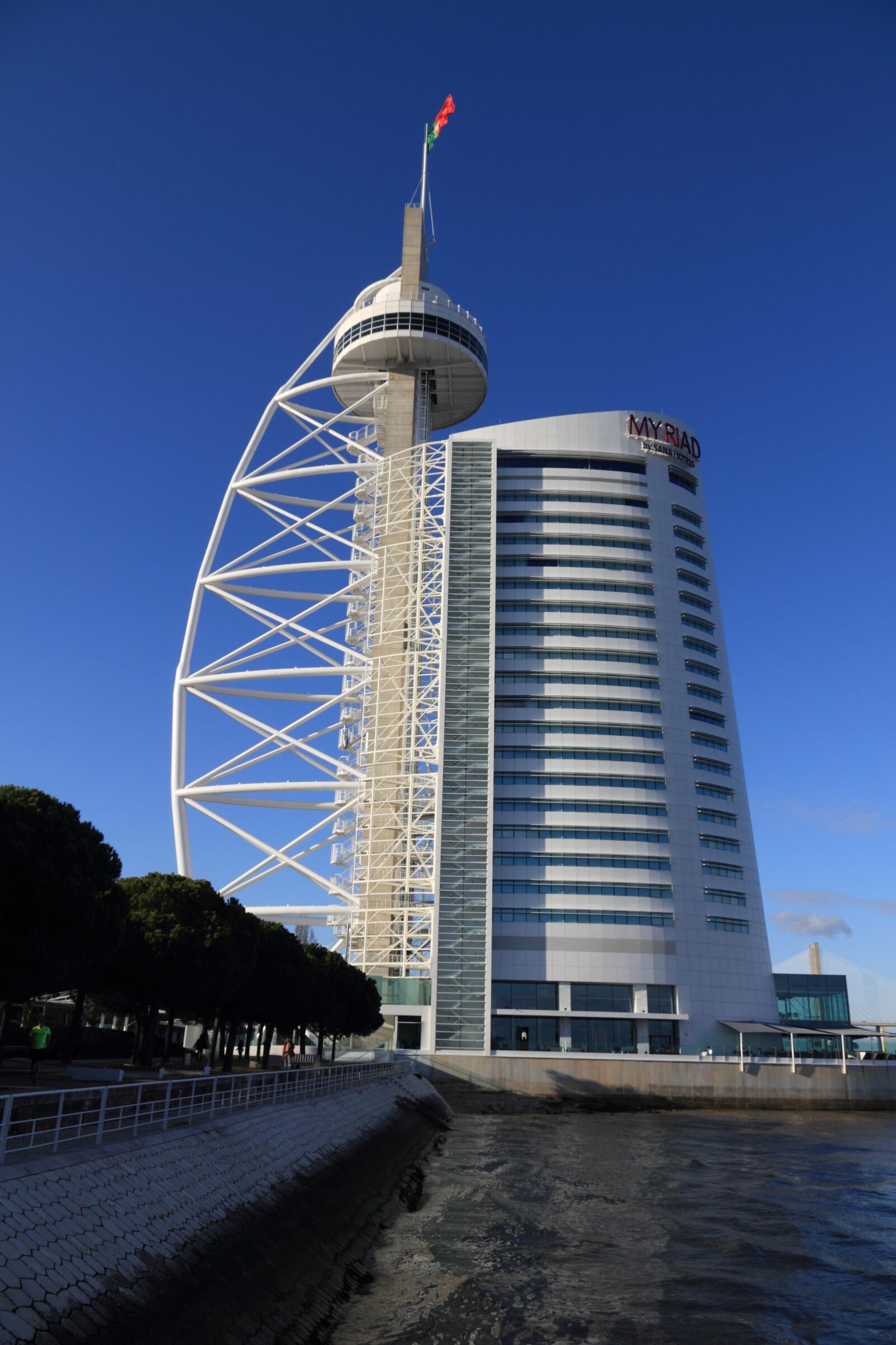 Canon EOS 550D (EOS Rebel T2i / EOS Kiss X4) sample photo. Portugal, lisbon, expo photography